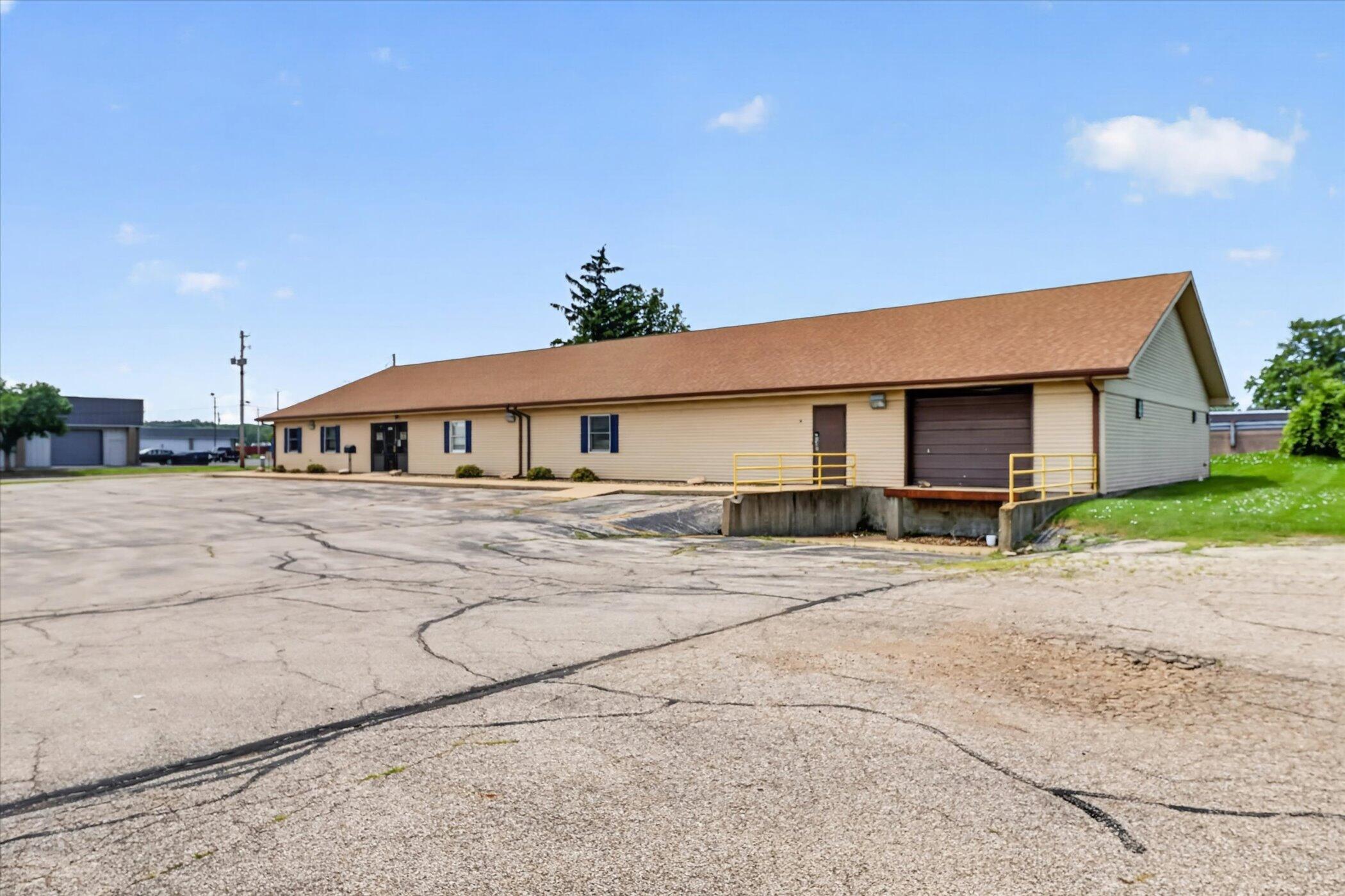 2946 Division Street Property Photo 4
