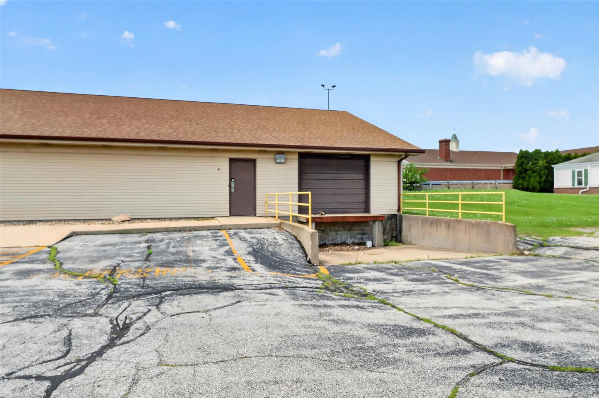 2946 Division Street Property Photo 5