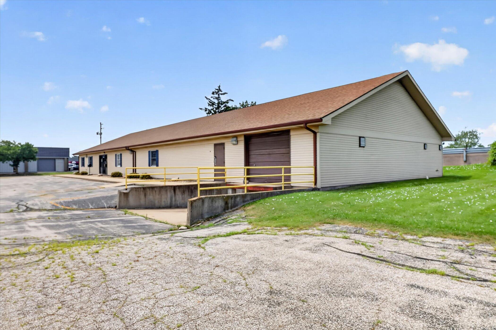2946 Division Street Property Photo 6