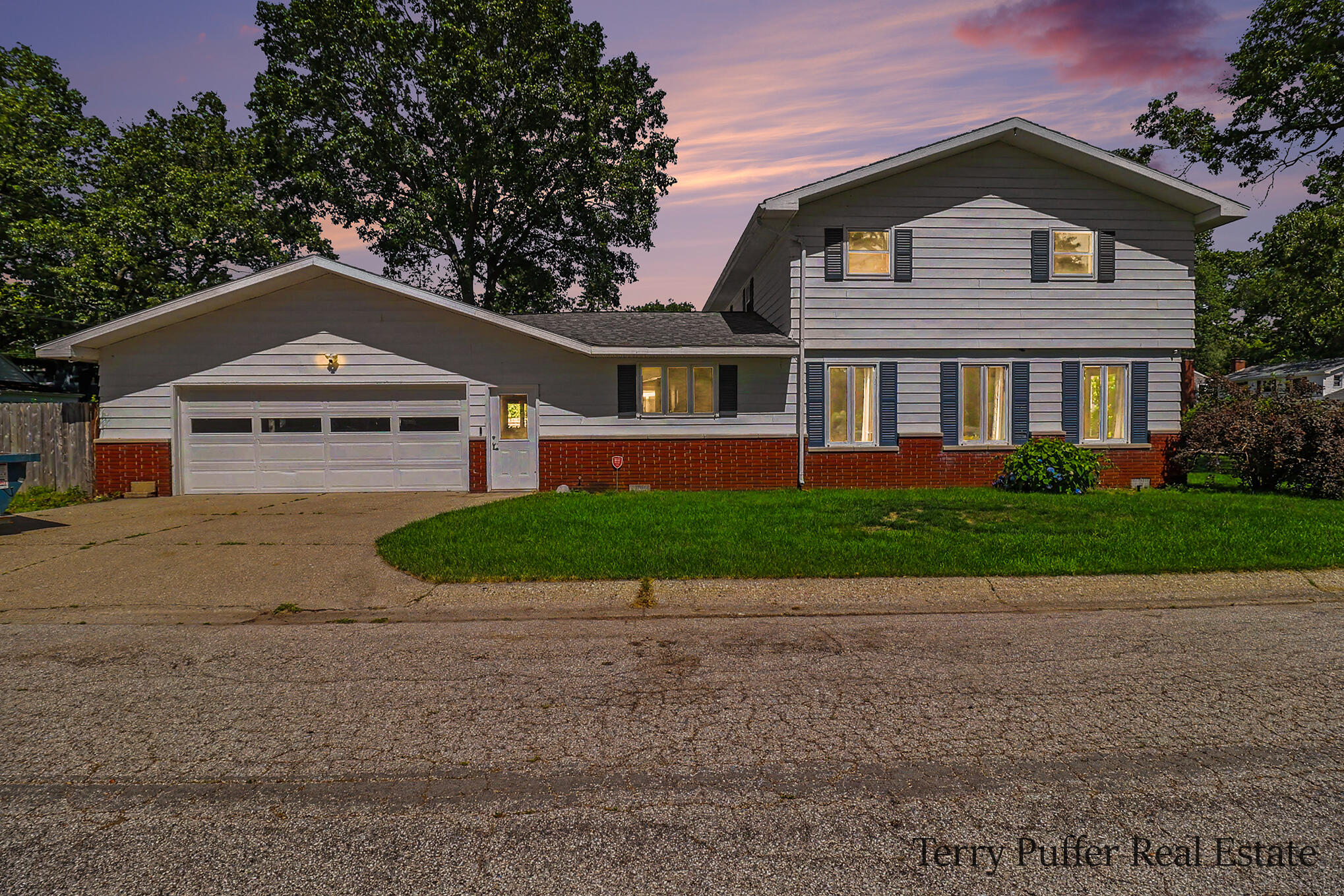 695 Miller Drive Property Photo 1