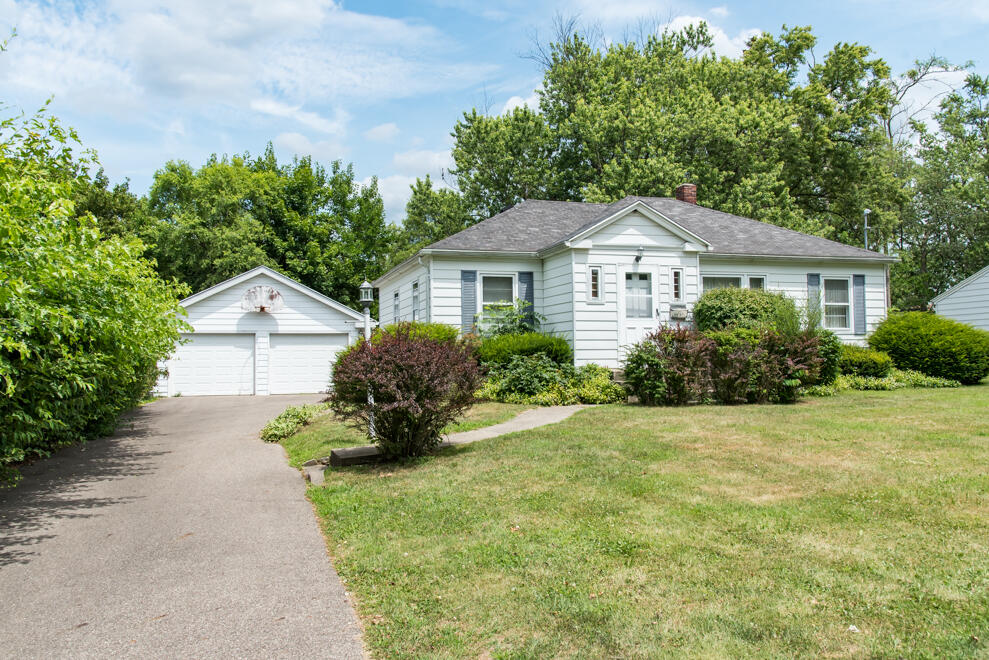 341 E Glenguile Avenue Property Photo 1