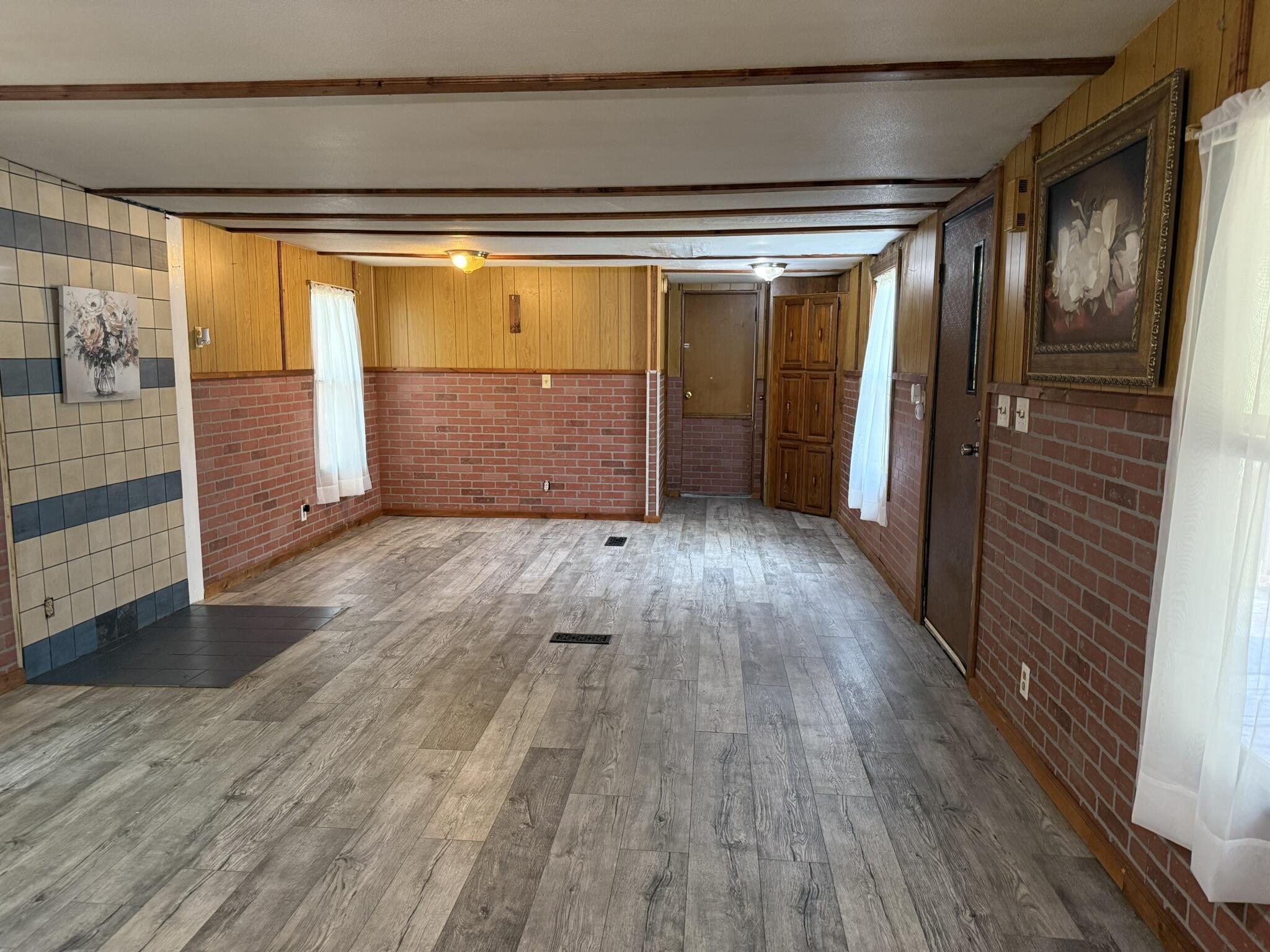669 Linden Road Property Photo 2