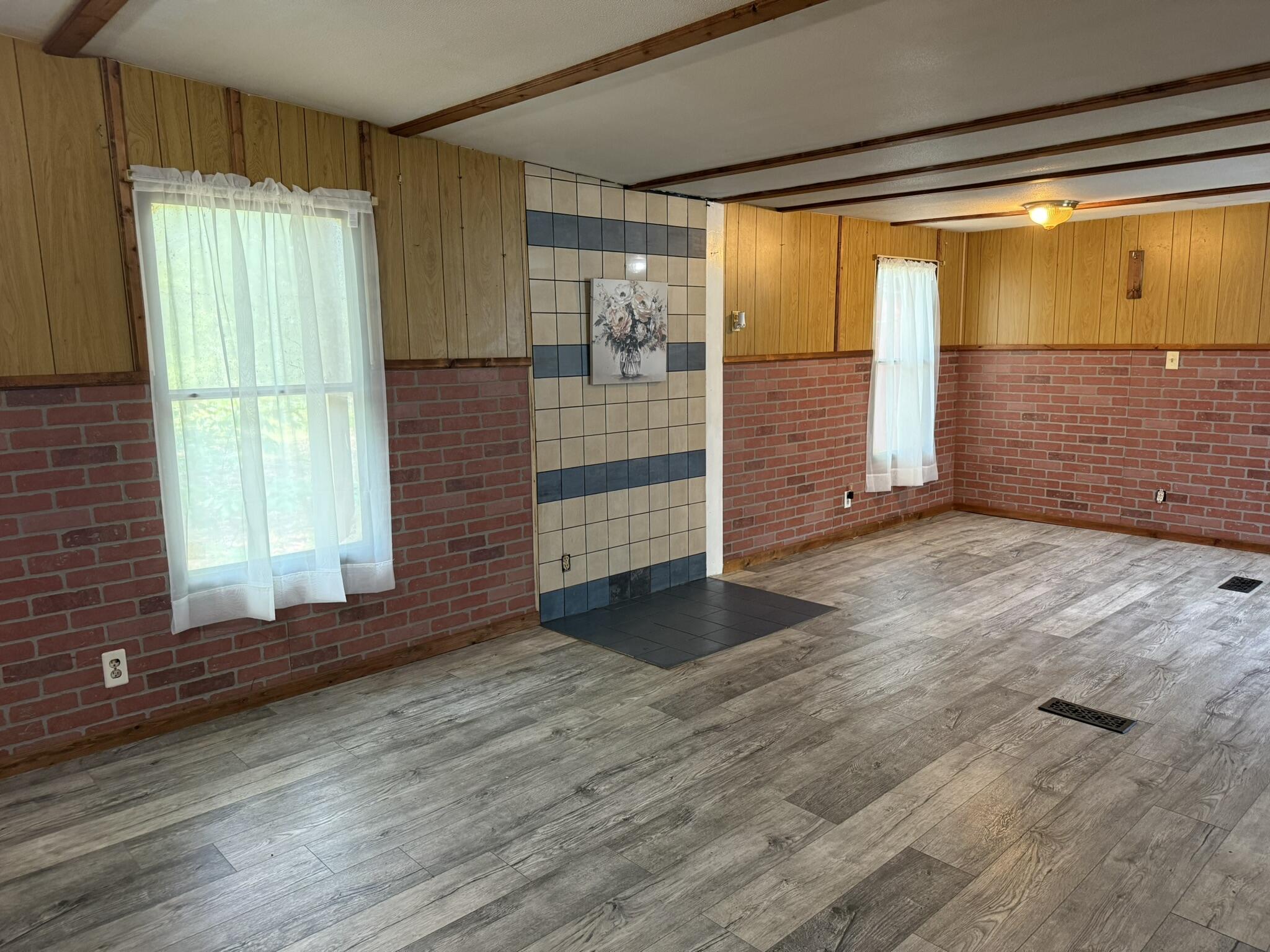 669 Linden Road Property Photo 3