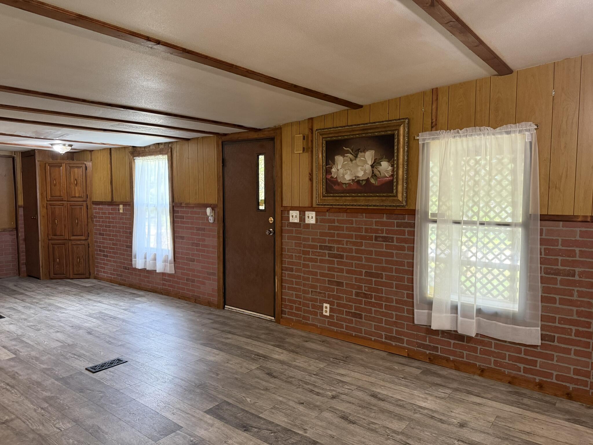669 Linden Road Property Photo 4