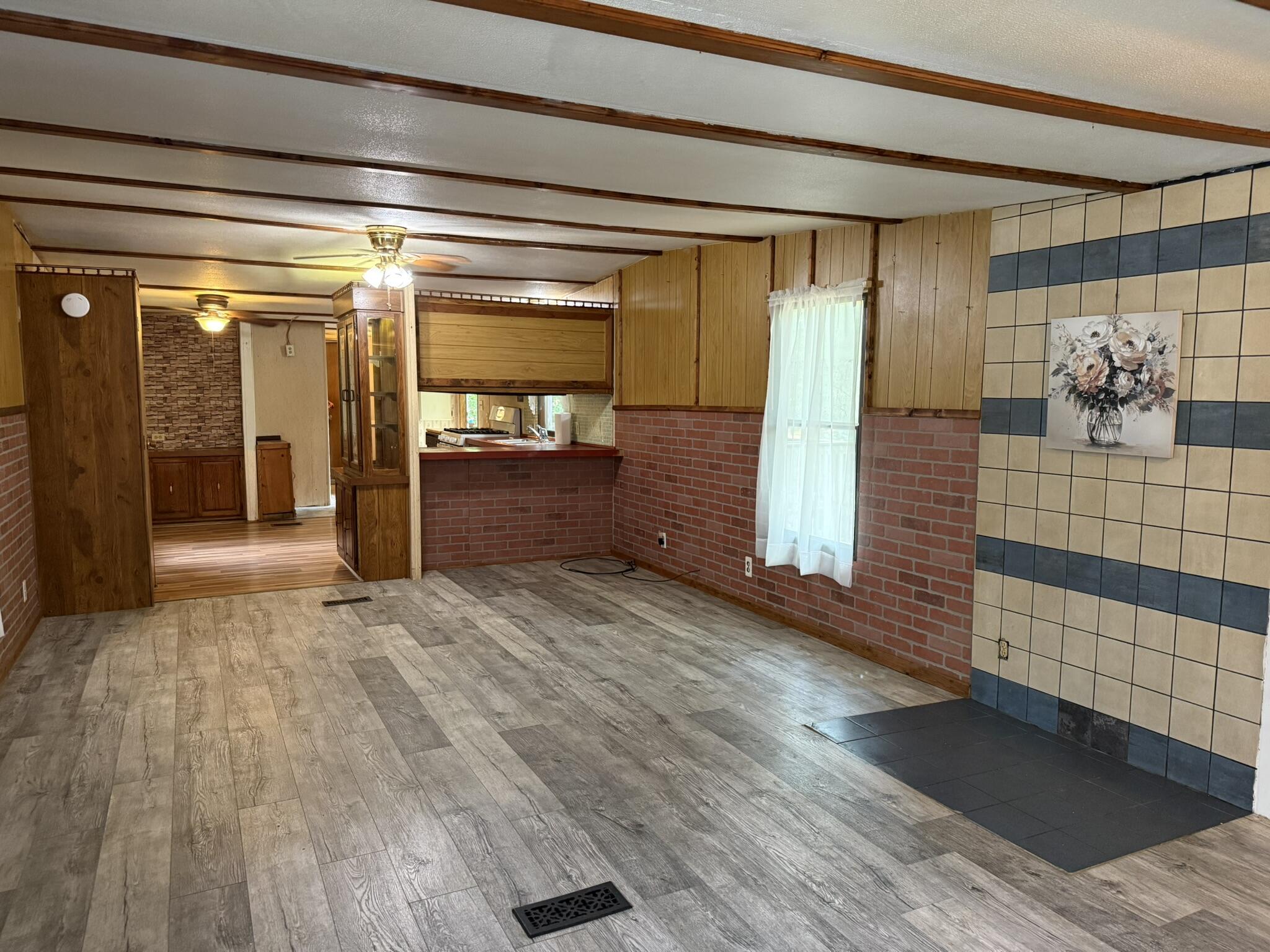 669 Linden Road Property Photo 8