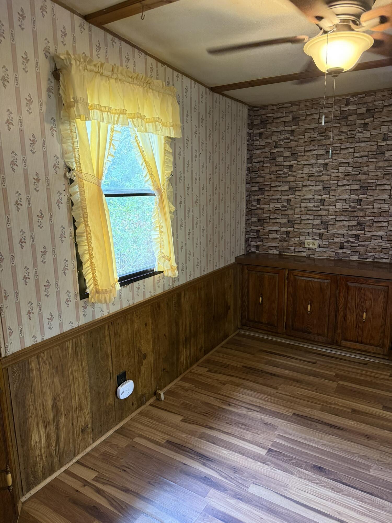 669 Linden Road Property Photo 10