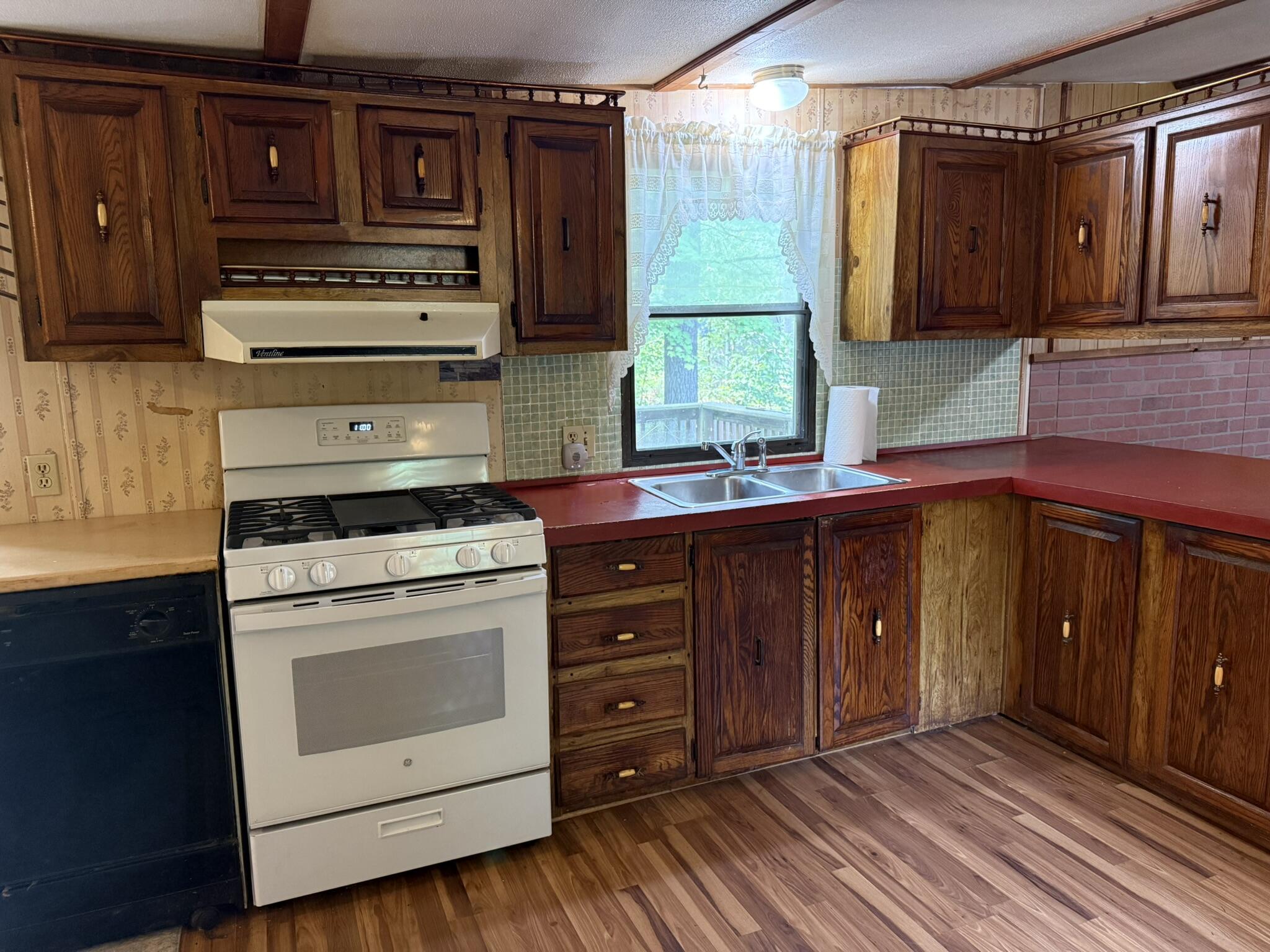 669 Linden Road Property Photo 12