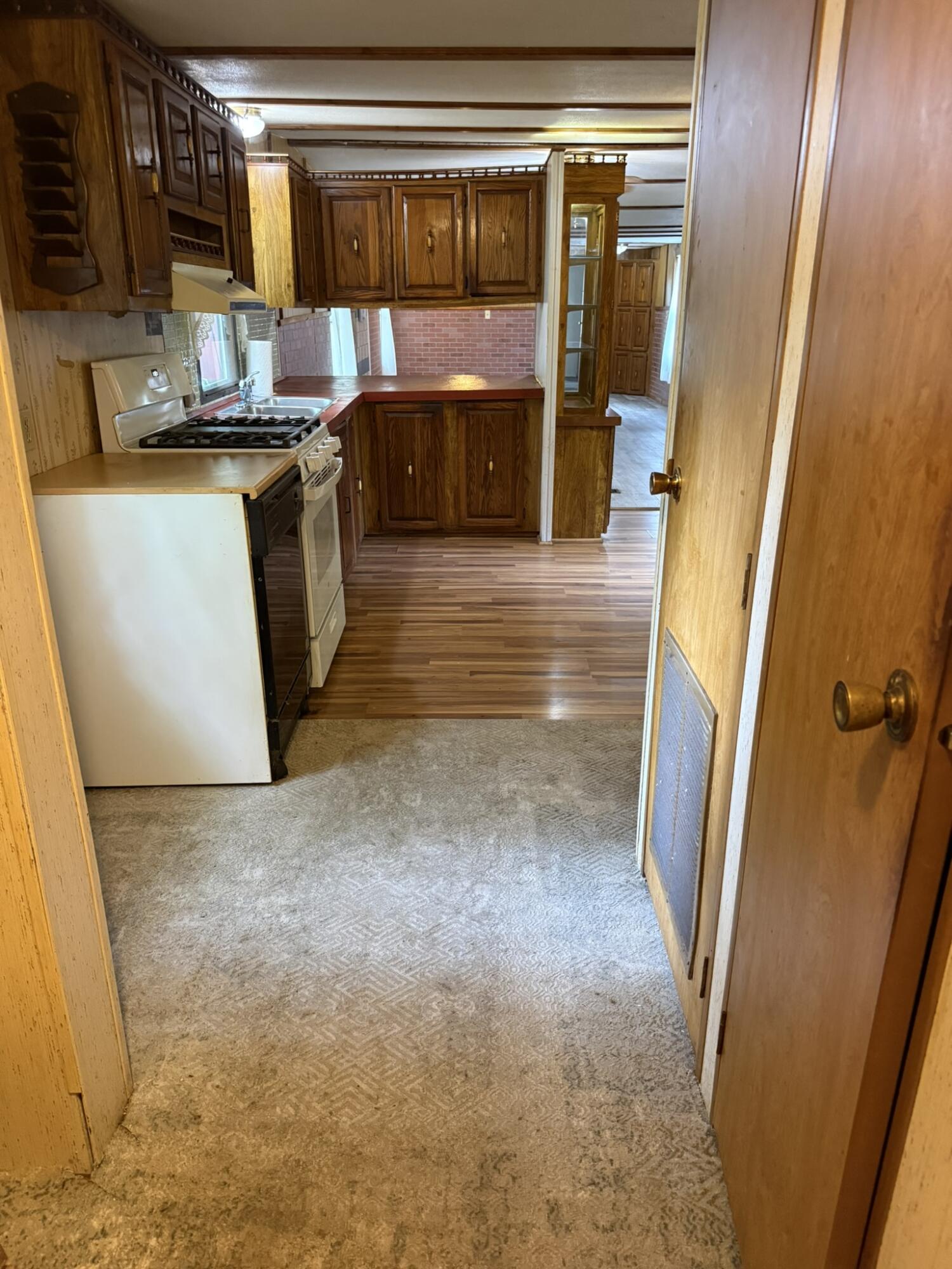 669 Linden Road Property Photo 14