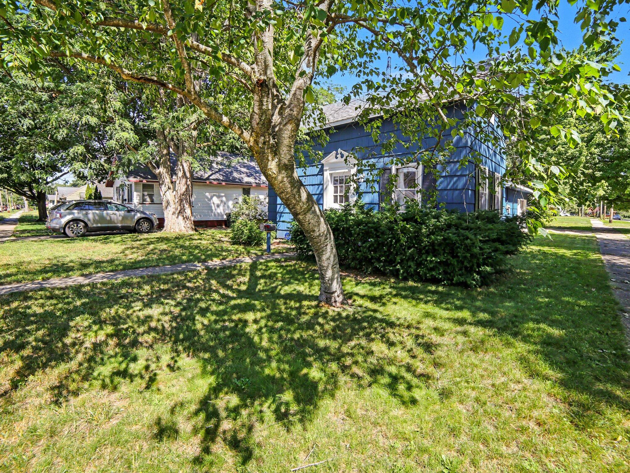 942 Amity Avenue Property Photo 4