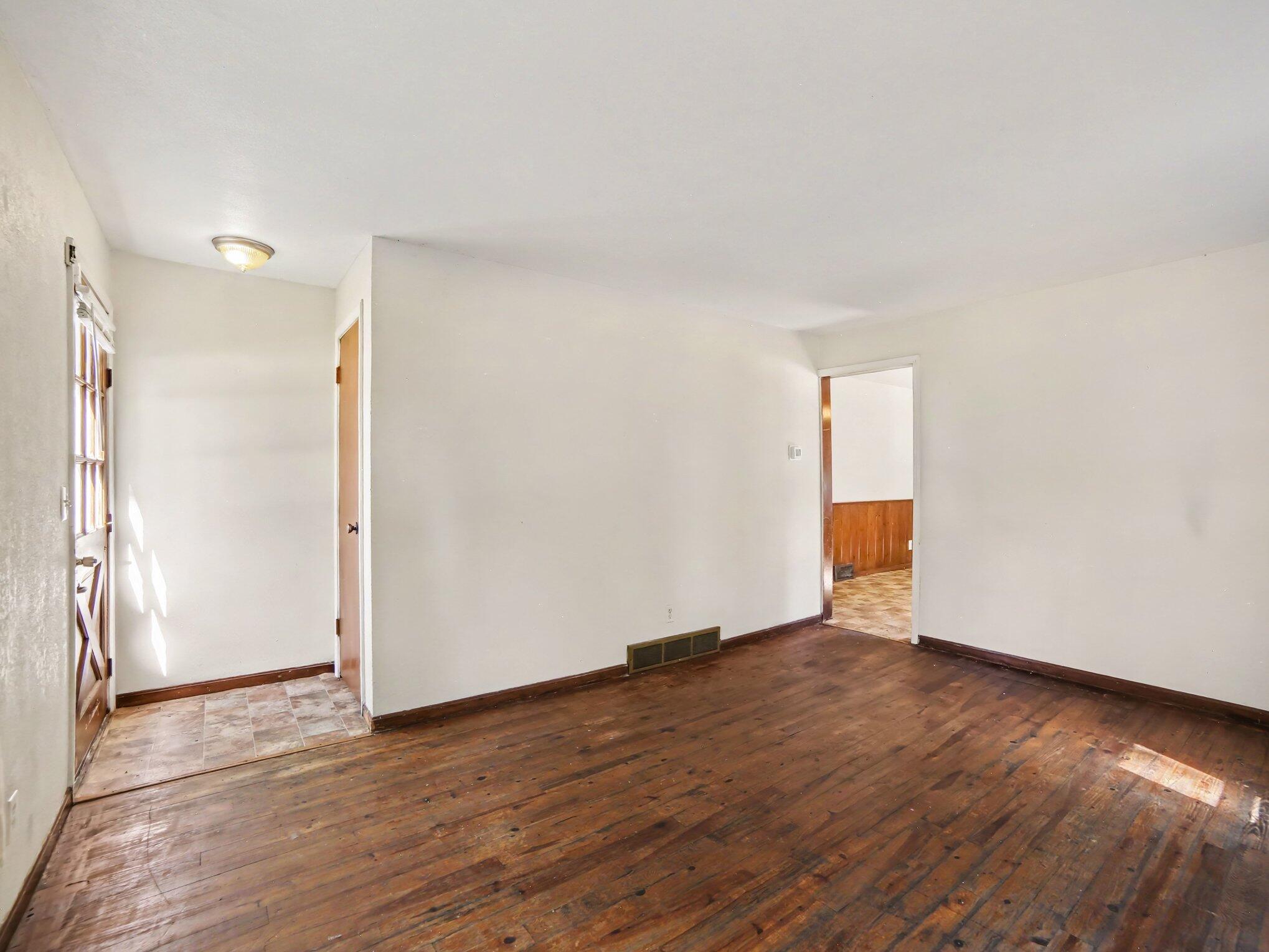 942 Amity Avenue Property Photo 7