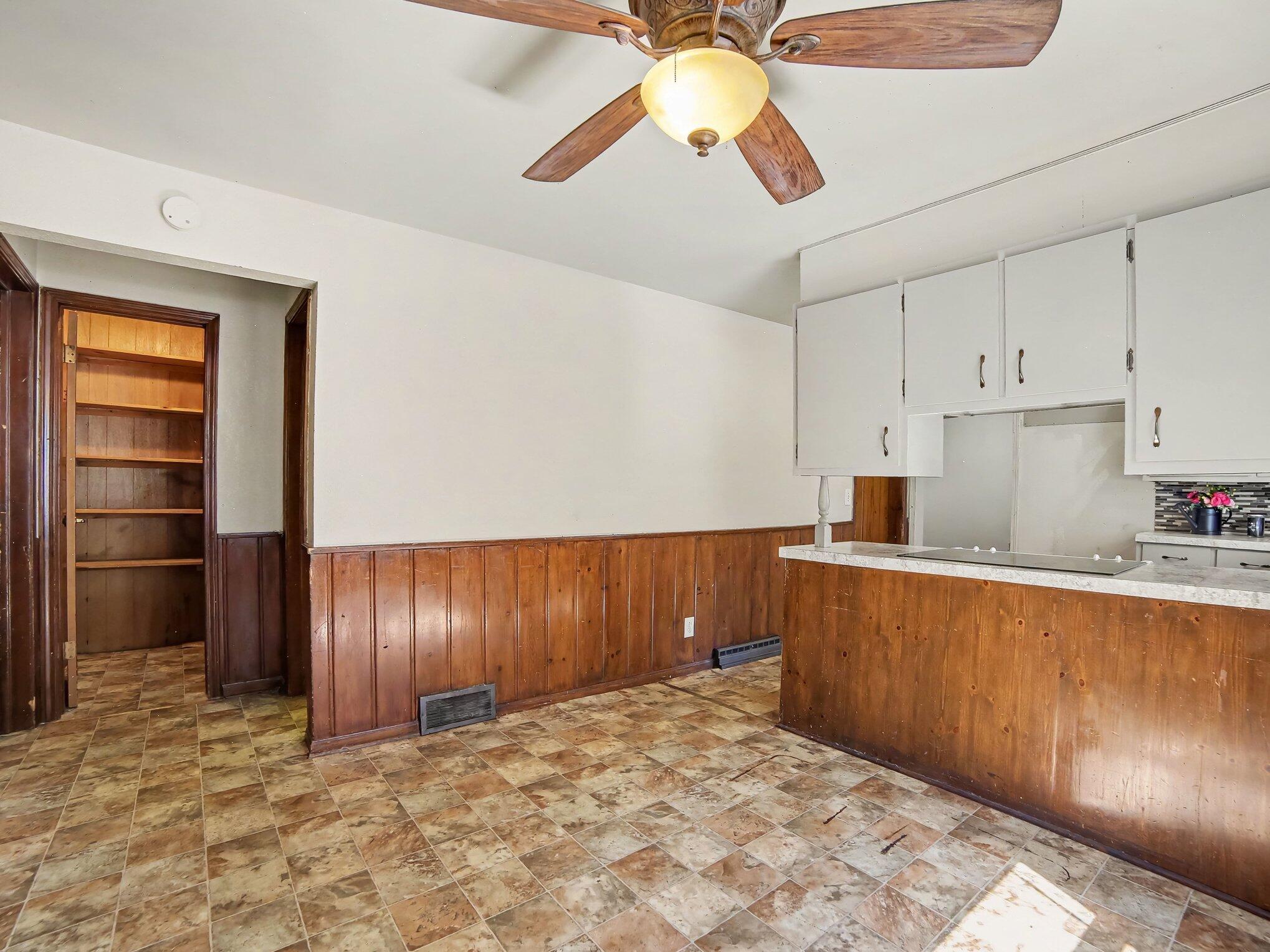 942 Amity Avenue Property Photo 8