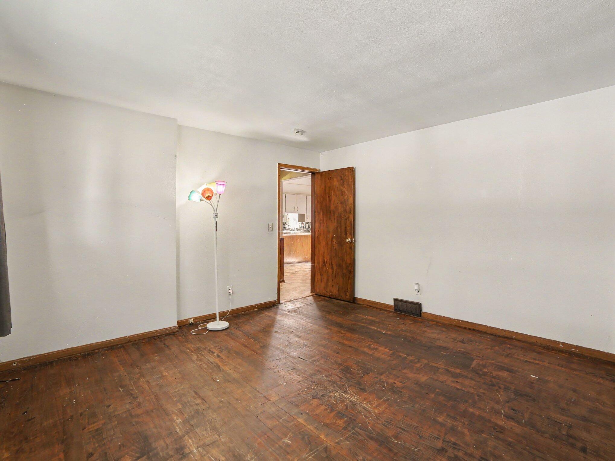 942 Amity Avenue Property Photo 11
