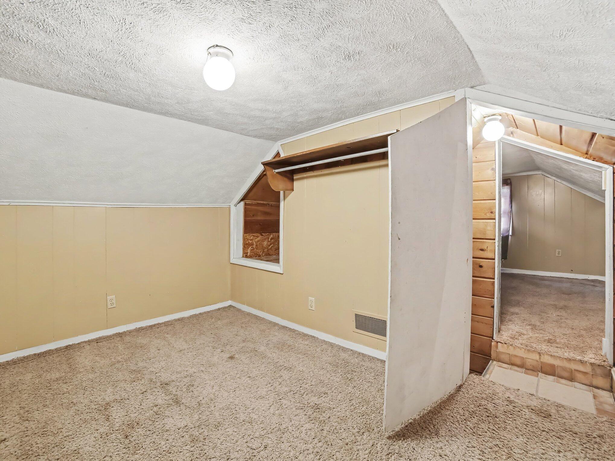 942 Amity Avenue Property Photo 13