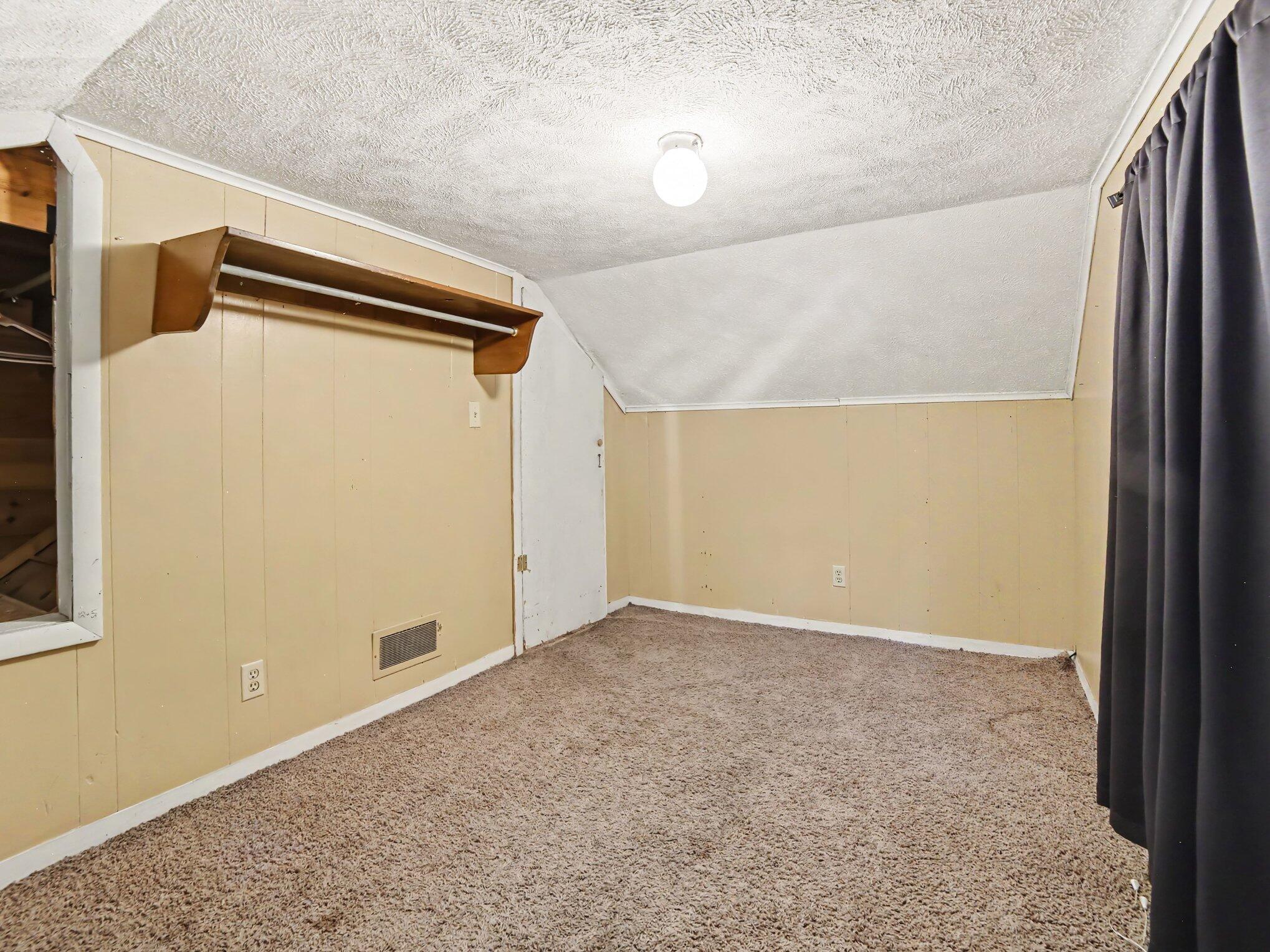 942 Amity Avenue Property Photo 14