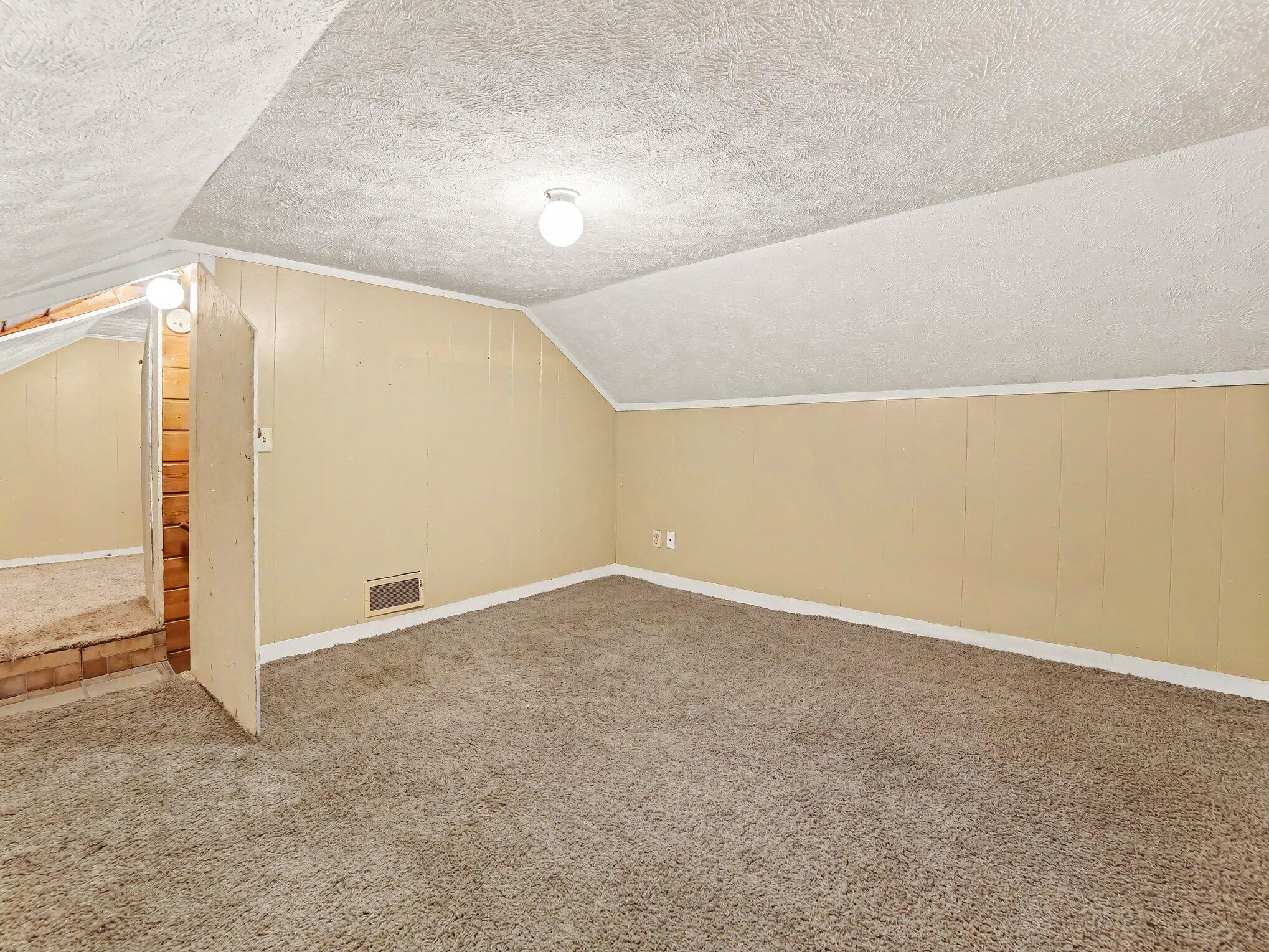 942 Amity Avenue Property Photo 15