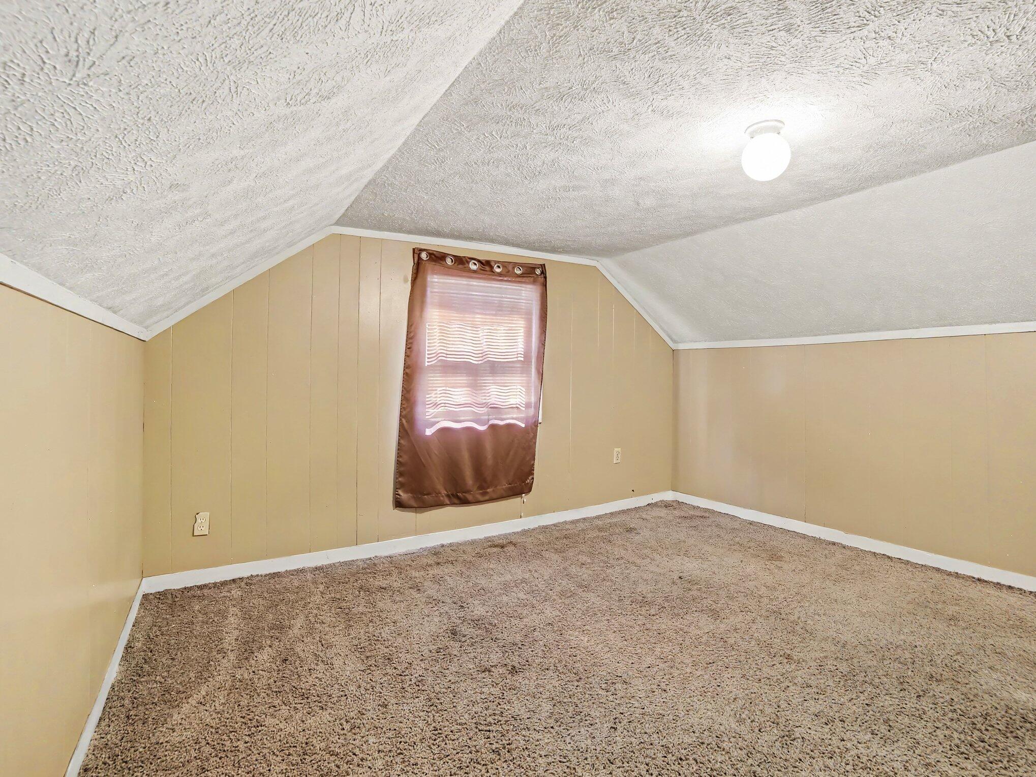 942 Amity Avenue Property Photo 16