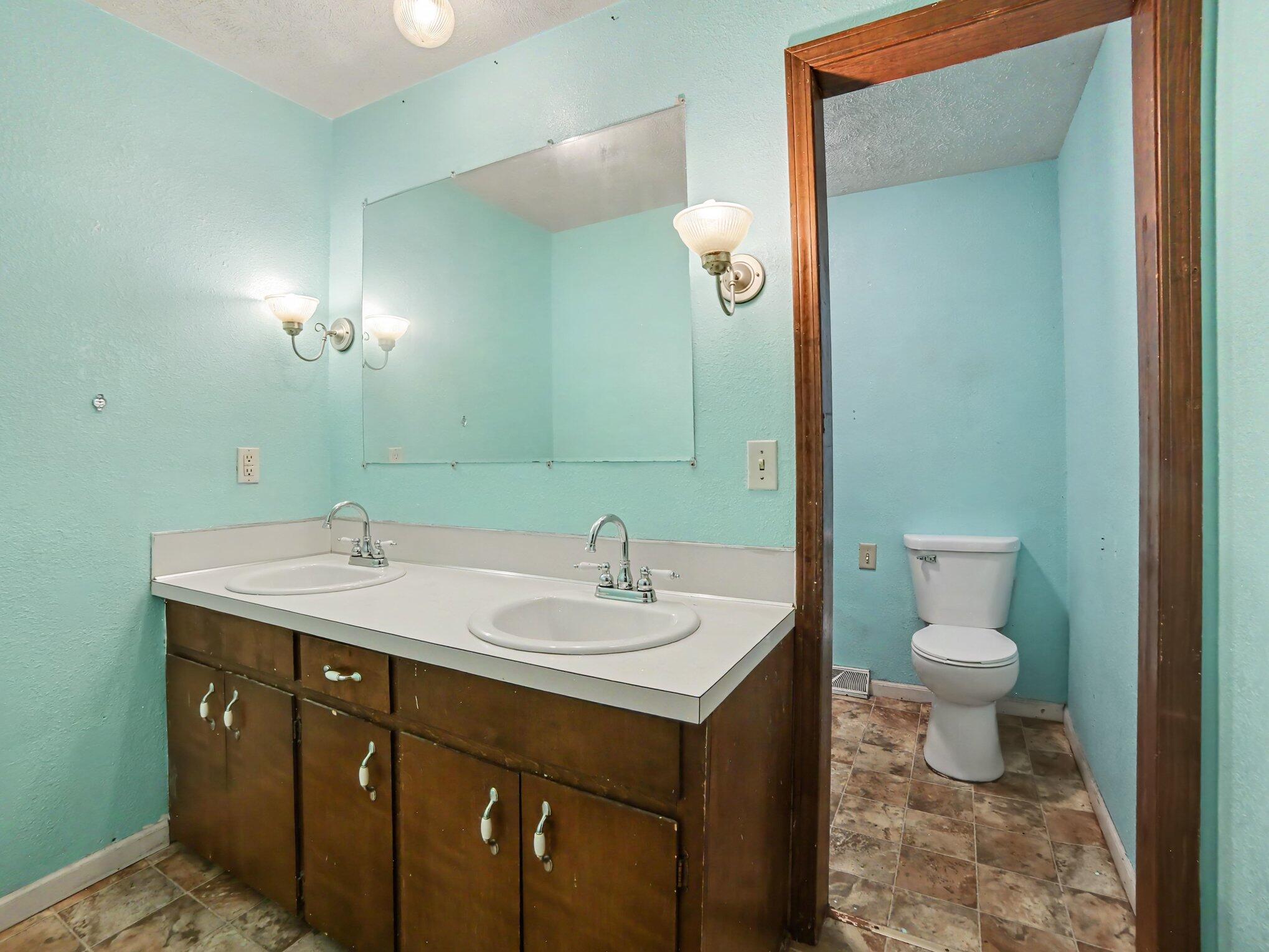 942 Amity Avenue Property Photo 18