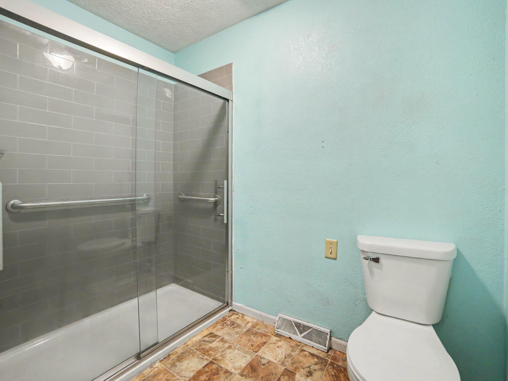 942 Amity Avenue Property Photo 19