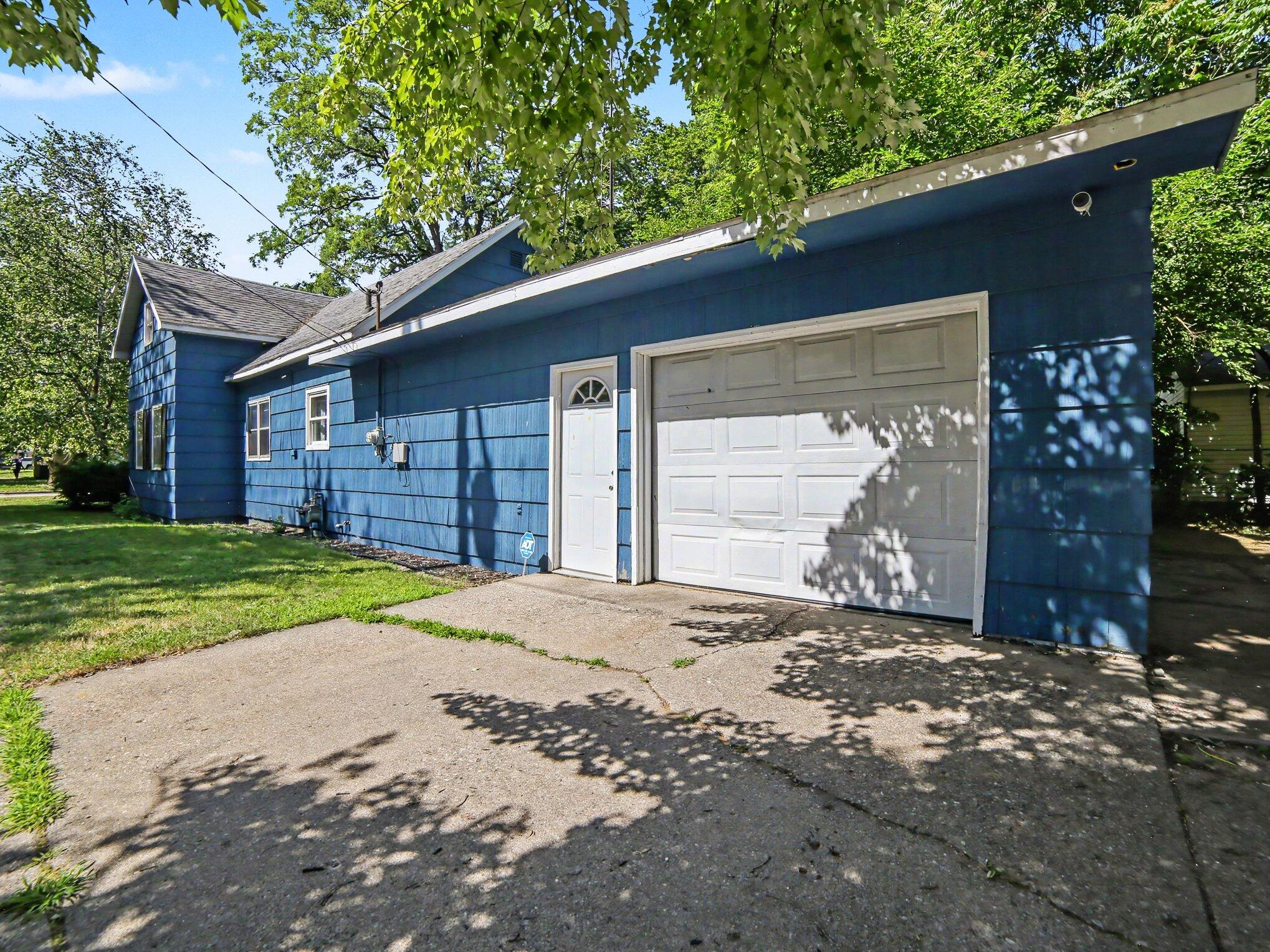 942 Amity Avenue Property Photo 23