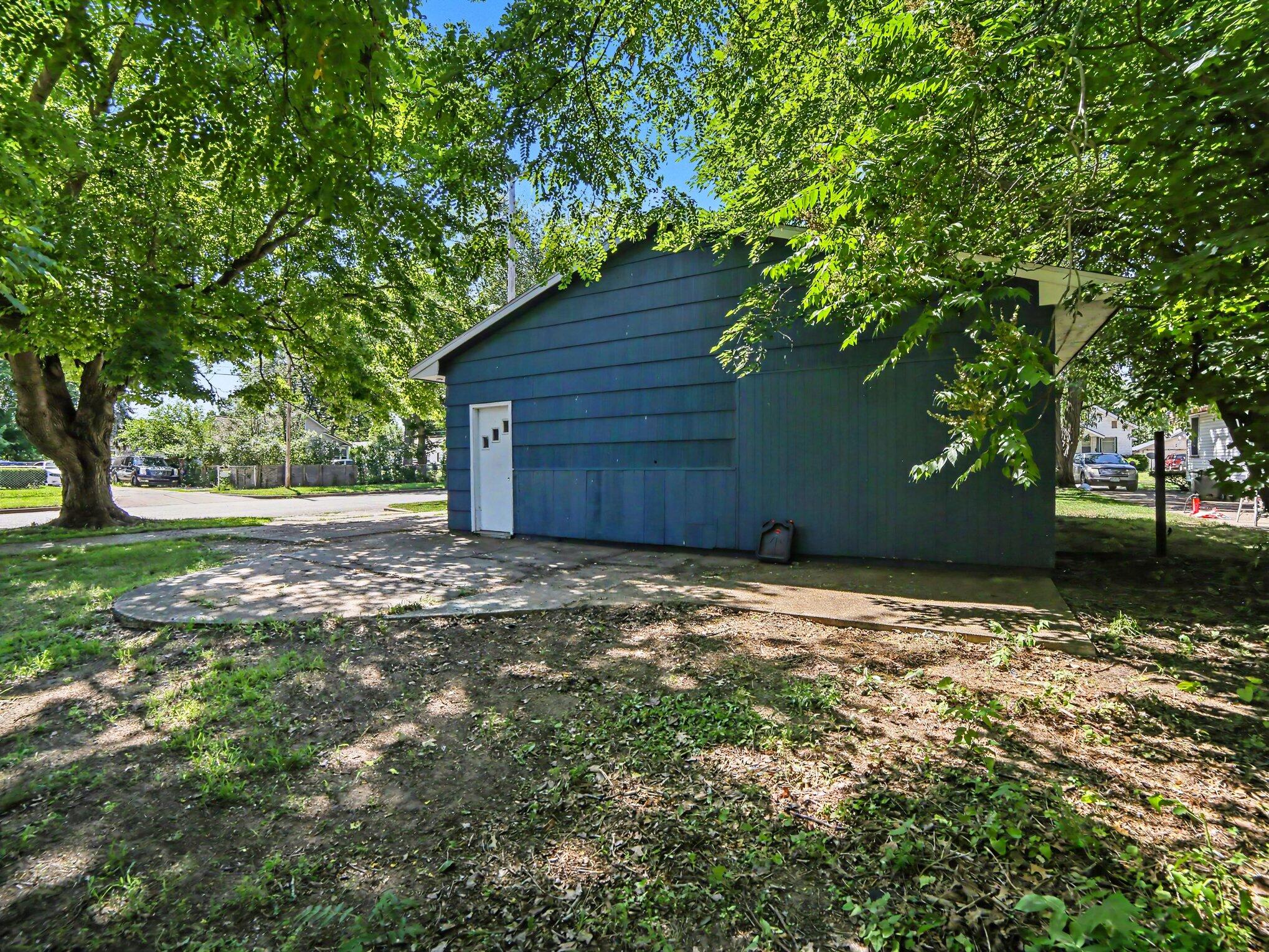 942 Amity Avenue Property Photo 25
