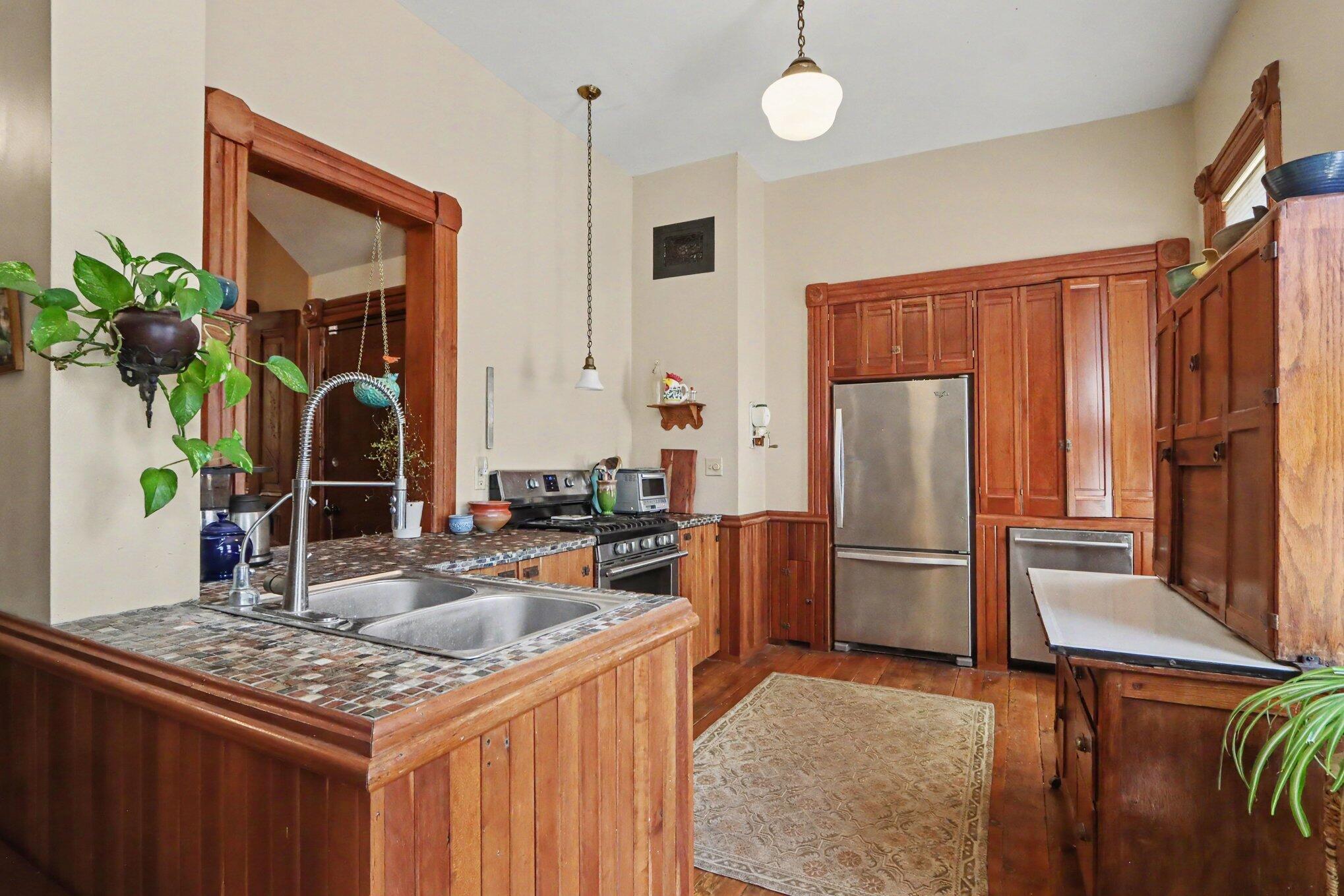 916 W Kalamazoo Avenue Property Photo 7