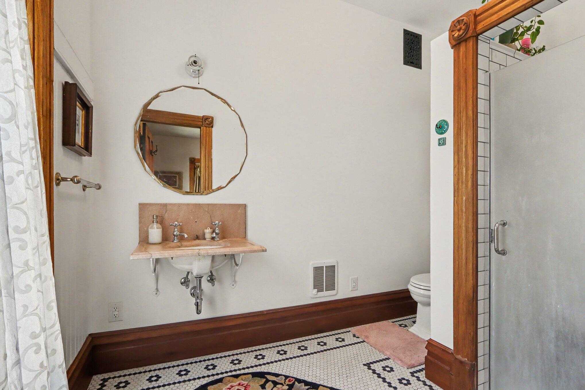 916 W Kalamazoo Avenue Property Photo 14