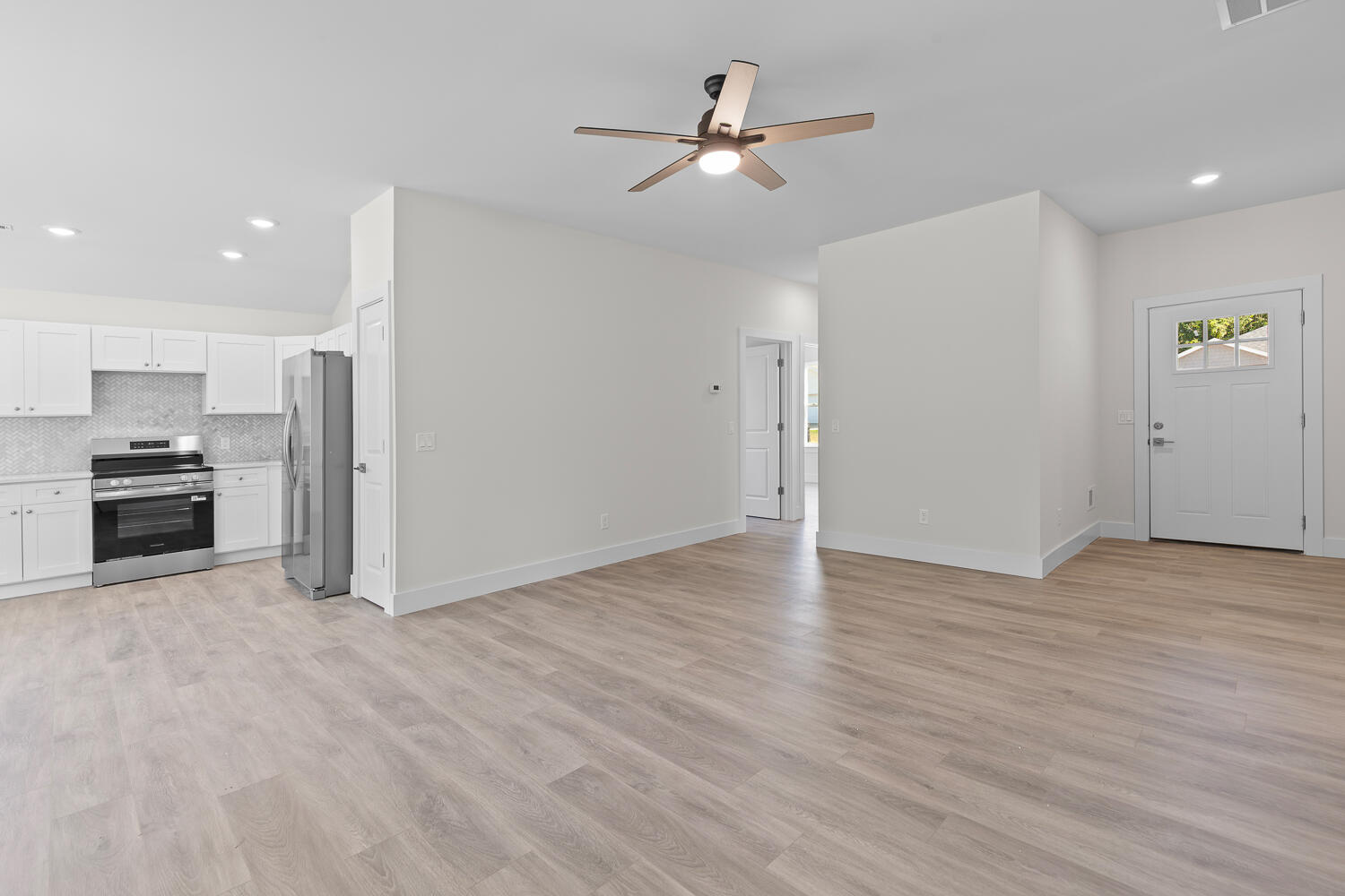 2815 Gady Pines Drive Property Photo 6