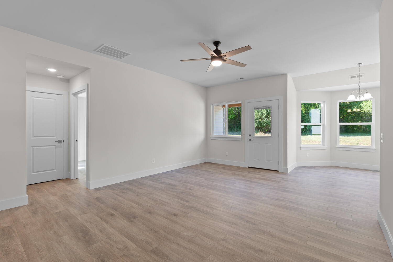 2815 Gady Pines Drive Property Photo 8