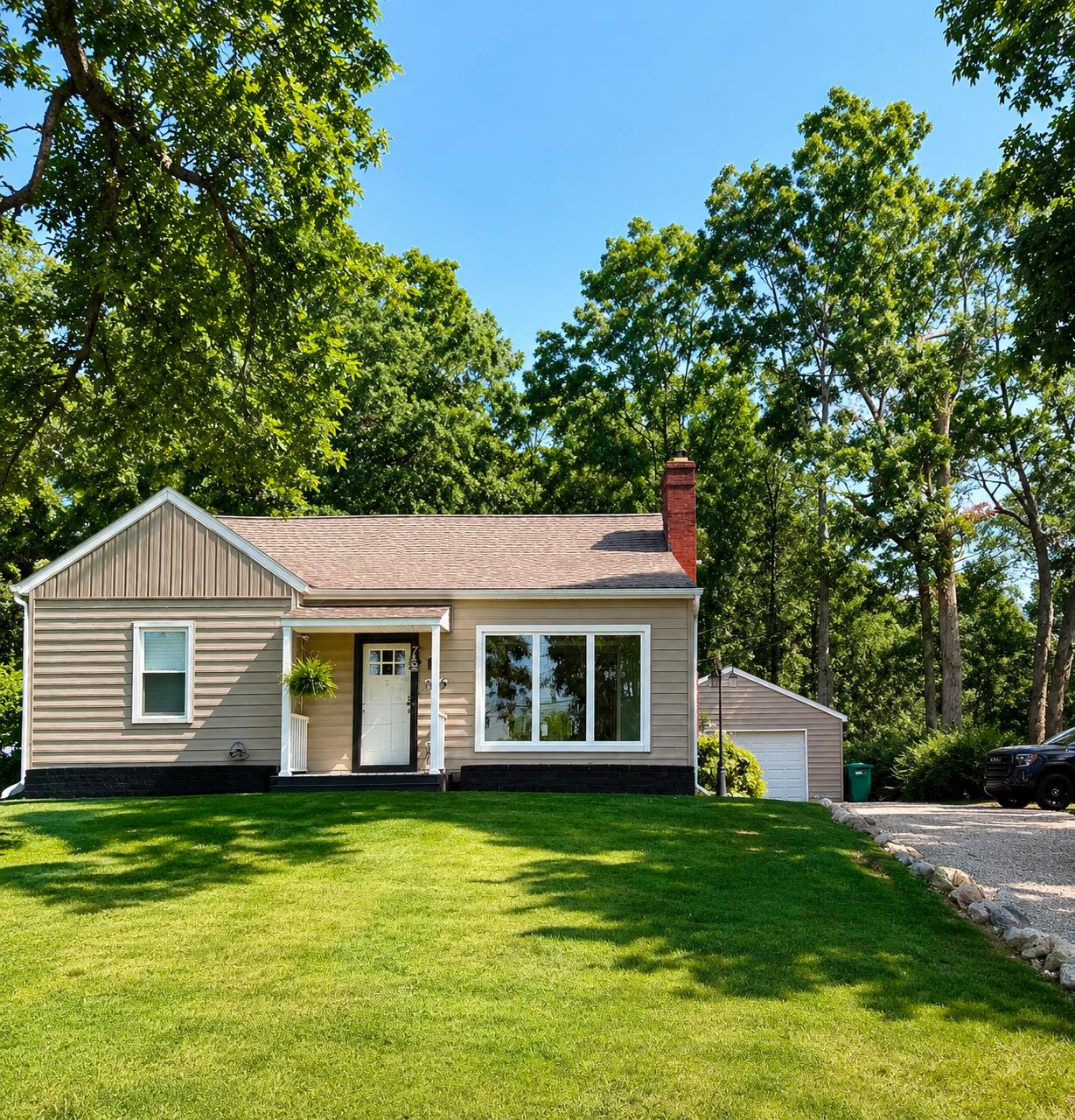 1516 Romence Road Property Photo 1
