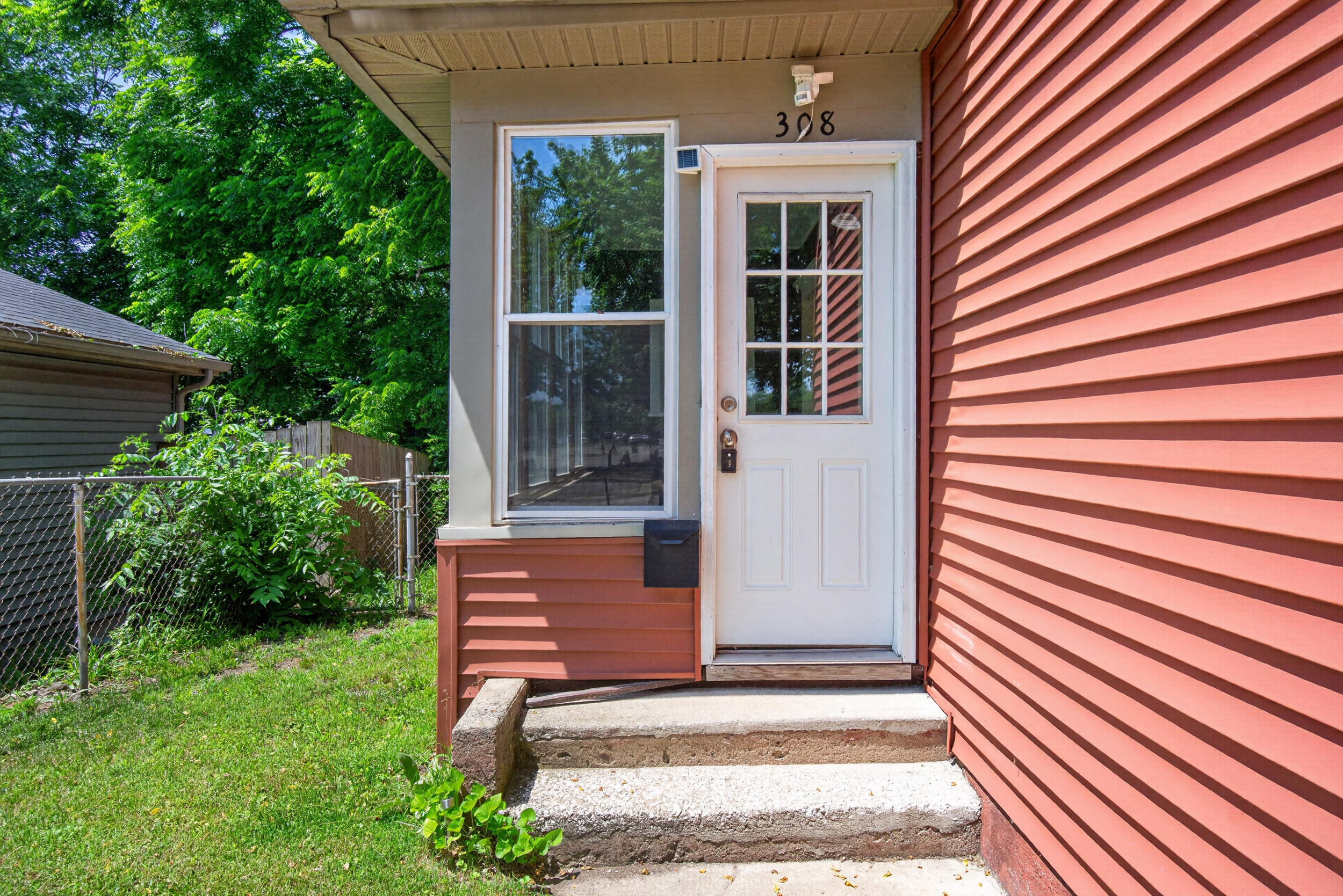 308 N State Street Property Photo 5