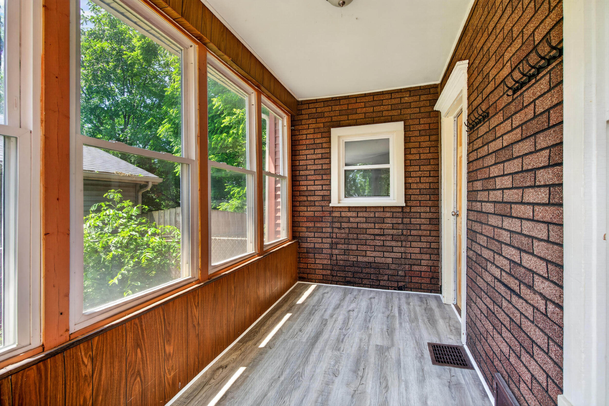308 N State Street Property Photo 6