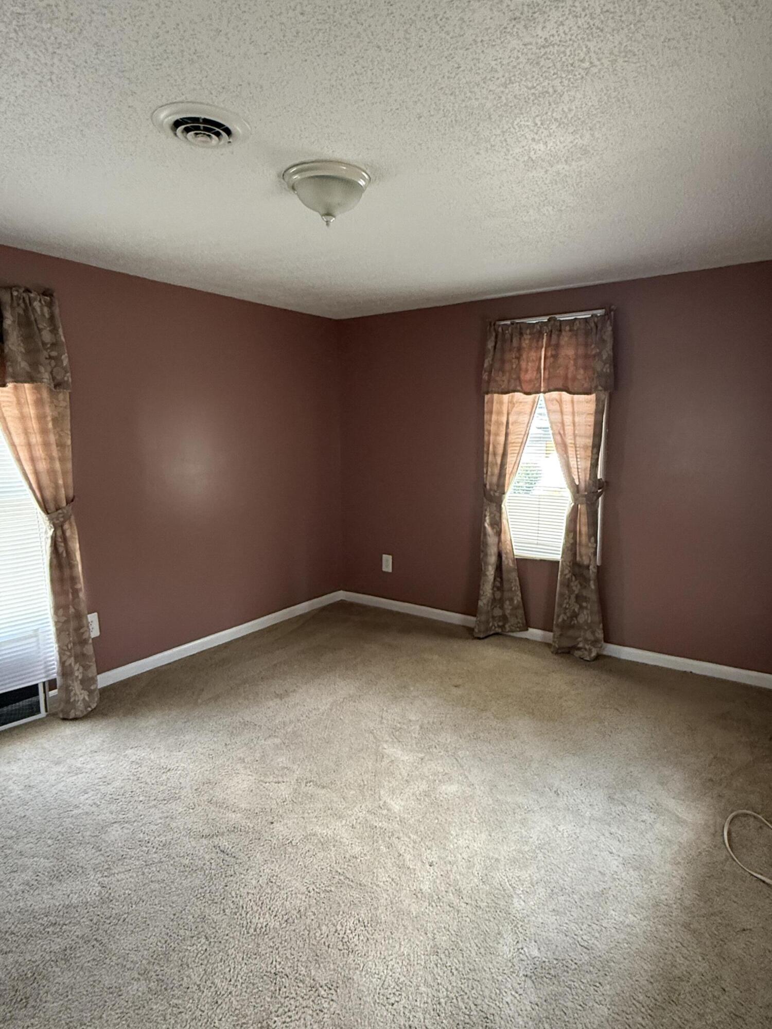 645 State Street Property Photo 19