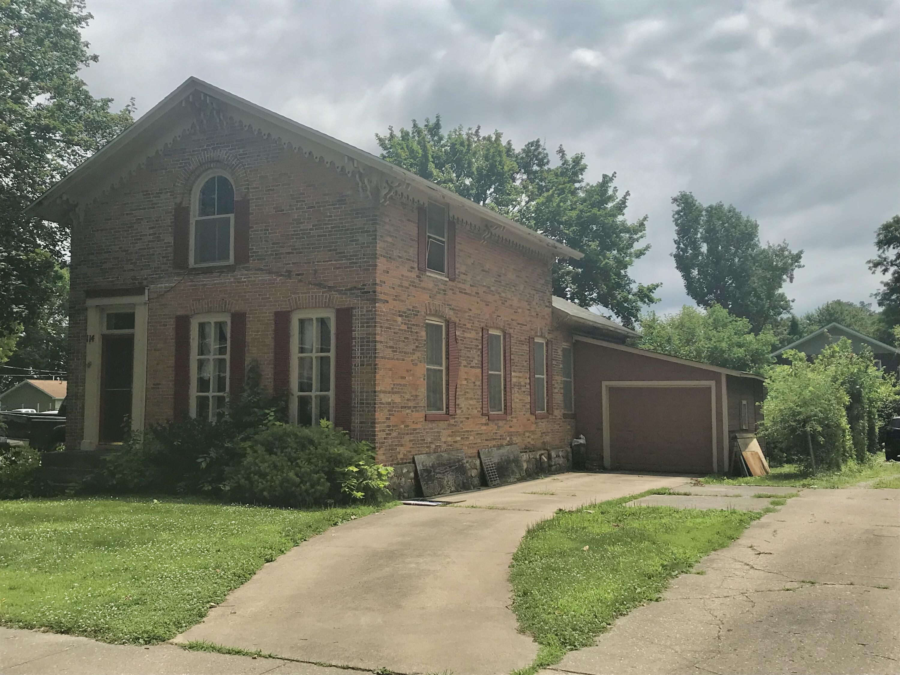 114 E Chicago Road Property Photo 1