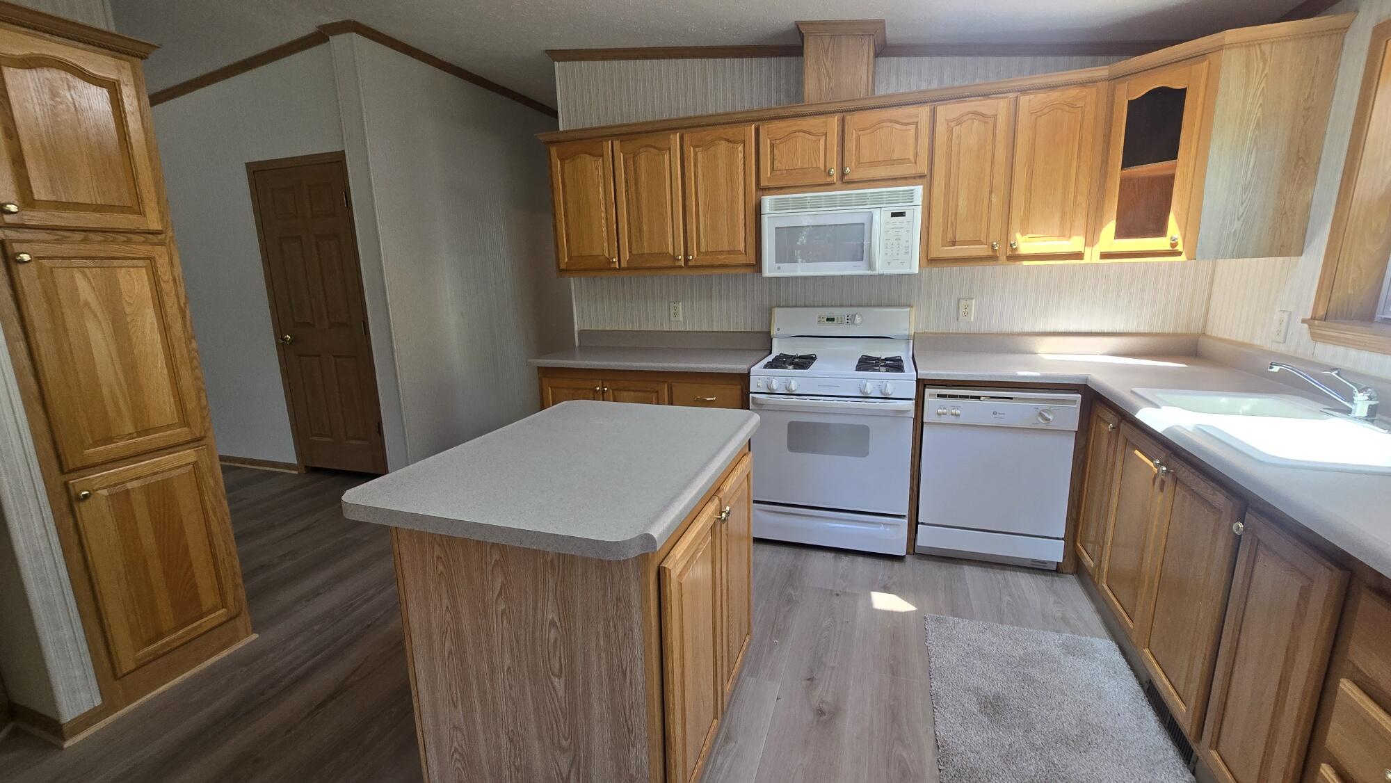 6700 Lorne Drive Property Photo 8