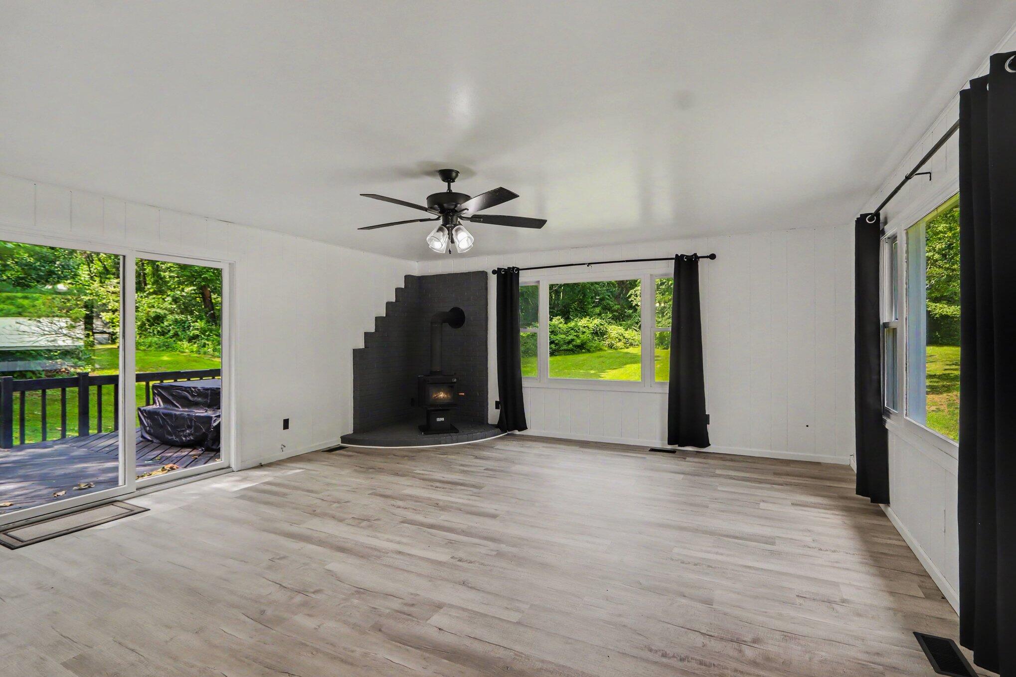 15068 Millard Road Property Photo 6