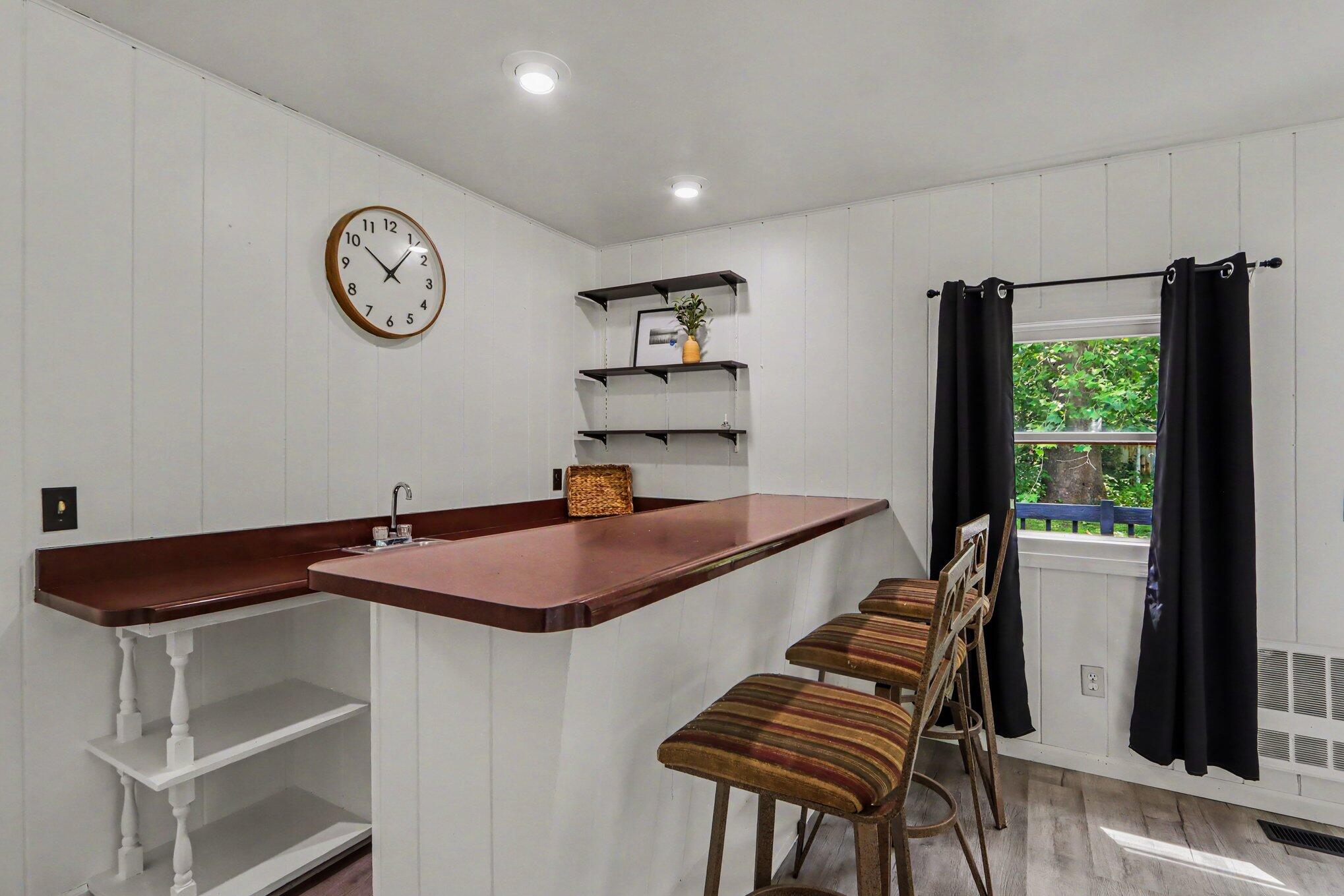 15068 Millard Road Property Photo 8