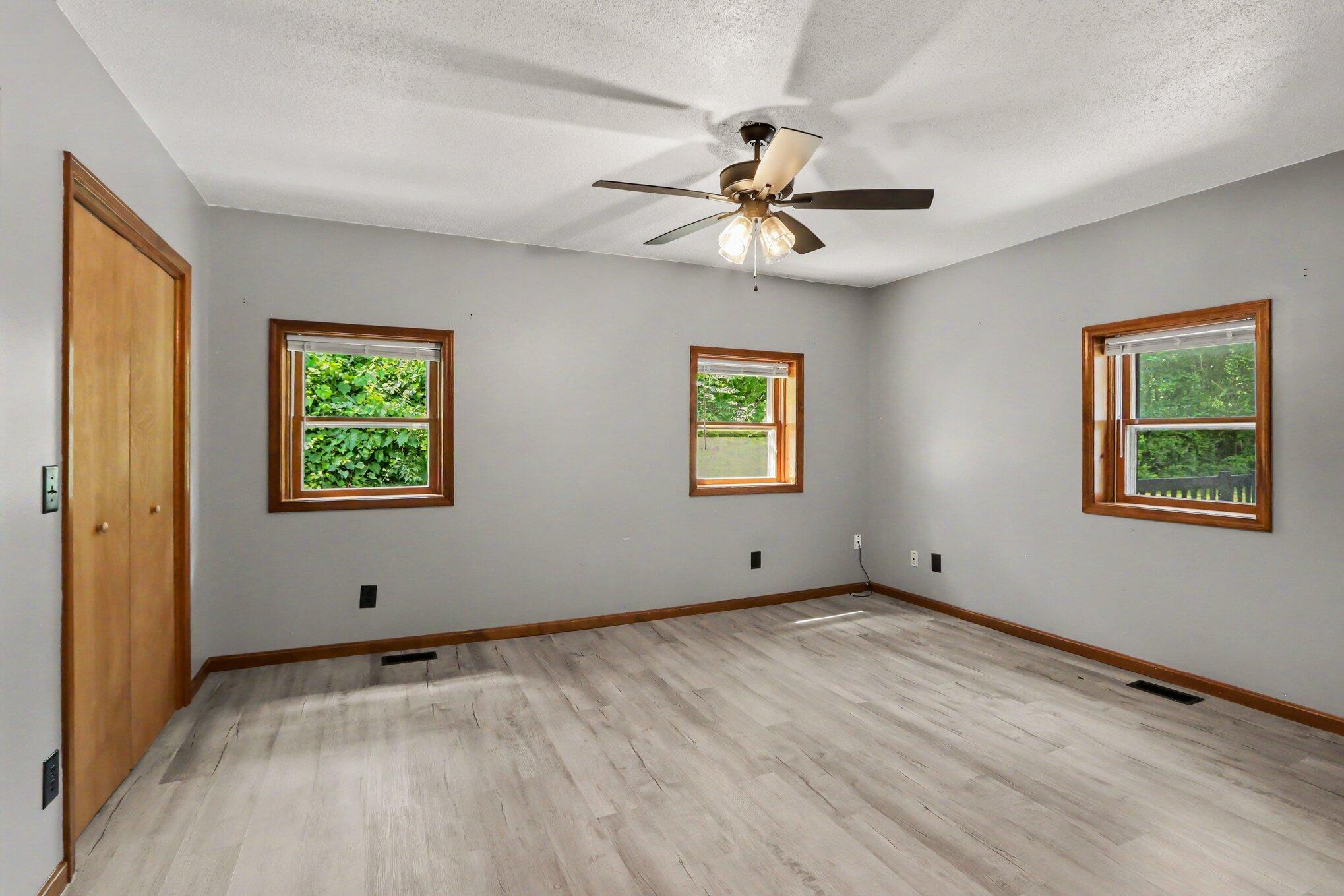 15068 Millard Road Property Photo 14