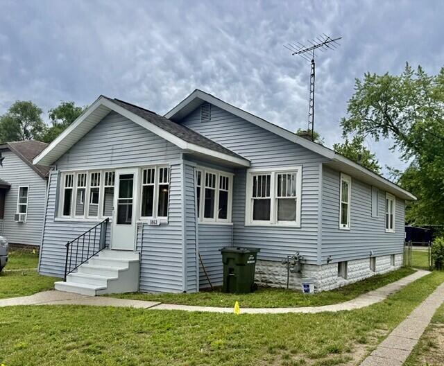 1863 Manz Street Property Photo 1