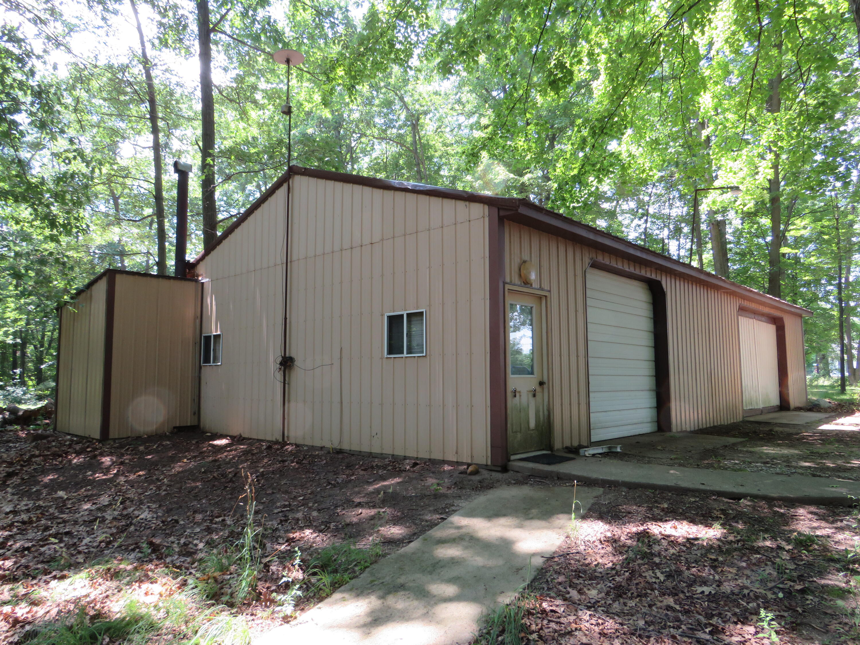 11000 N Vickeryville Road Property Photo 3