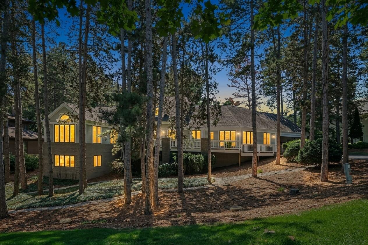 3433 Meadowood Trail Drive SE