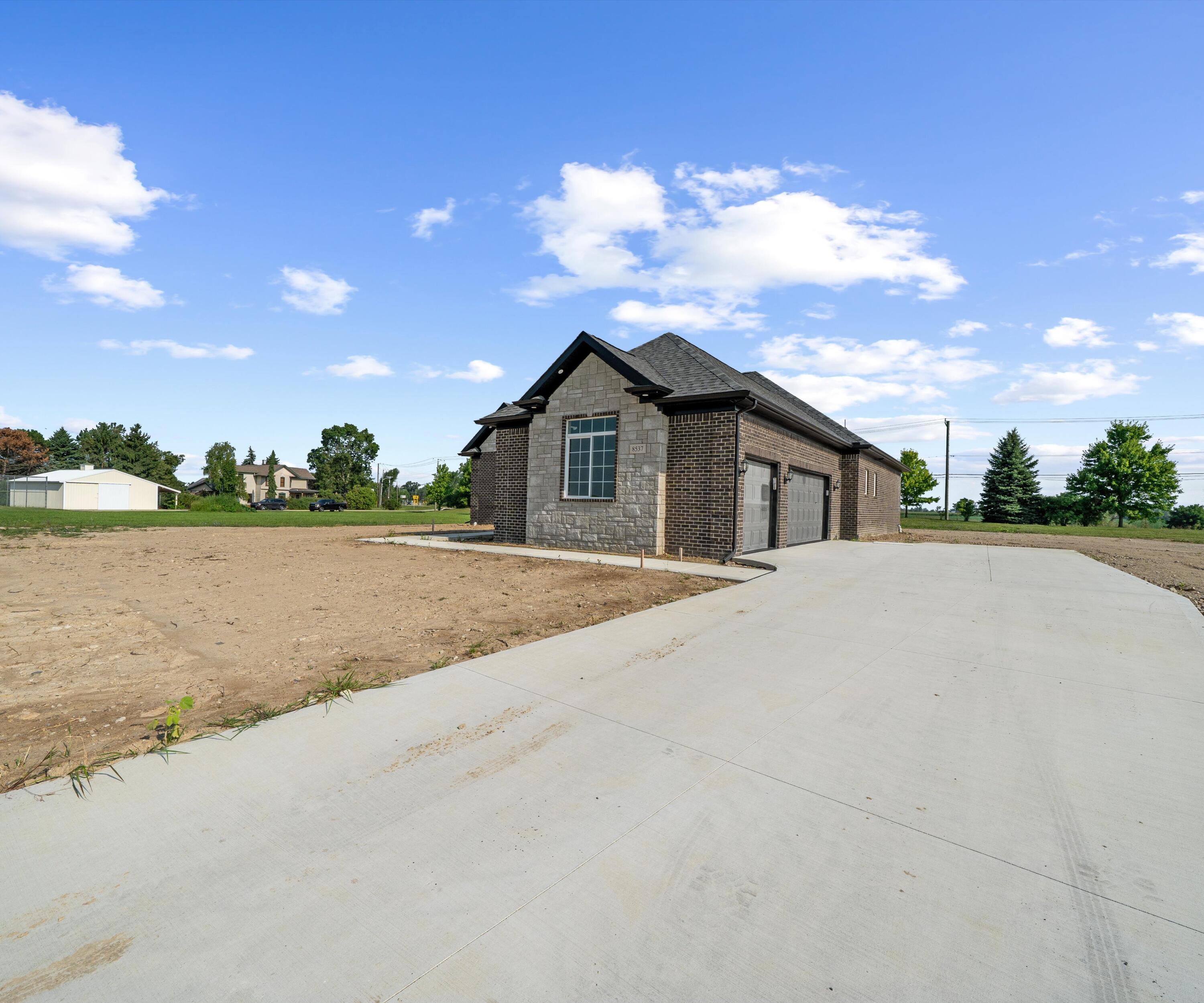 8561 Cobblestone Drive Property Photo 1