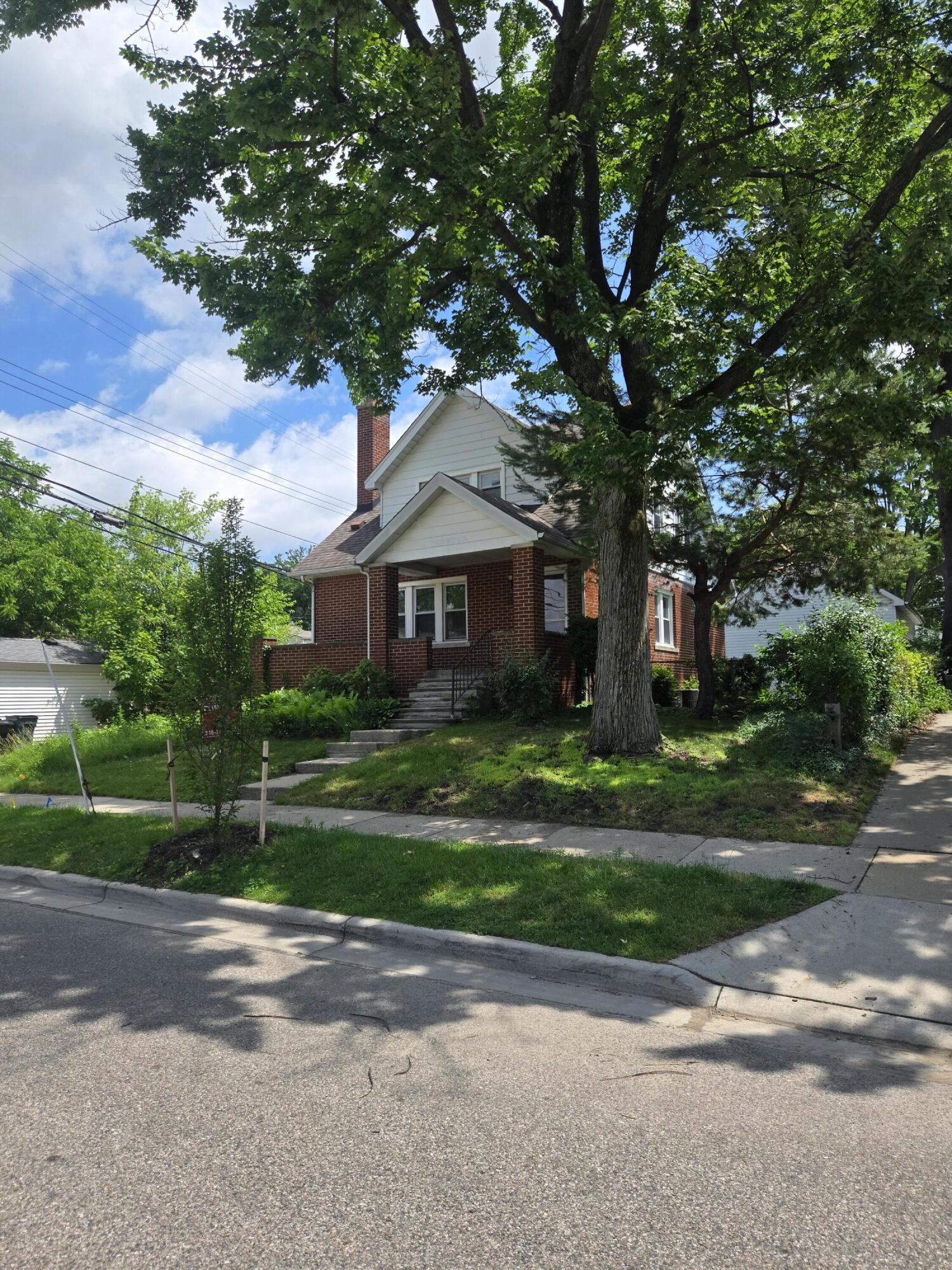 928 Maplegrove Avenue Property Photo 1