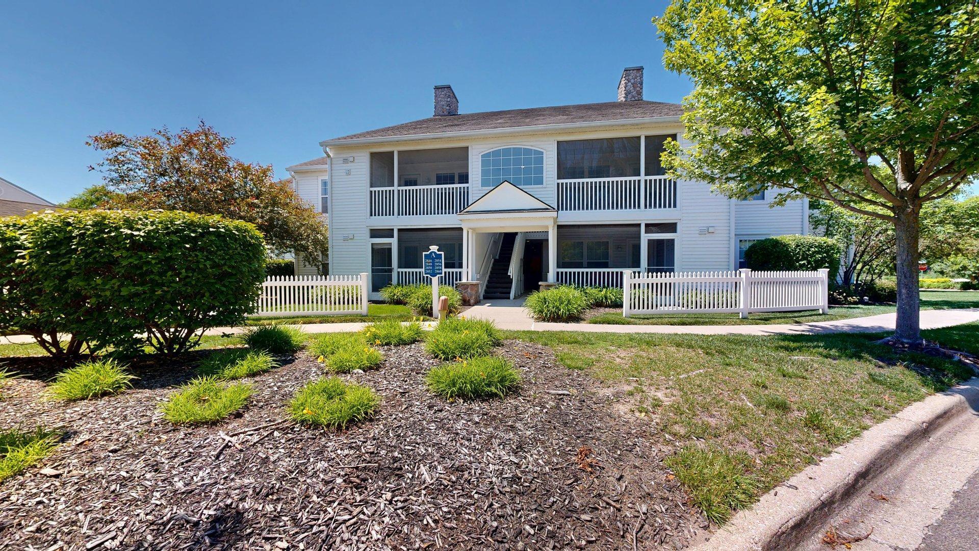 2854 S Knightsbridge Circle Property Photo 1