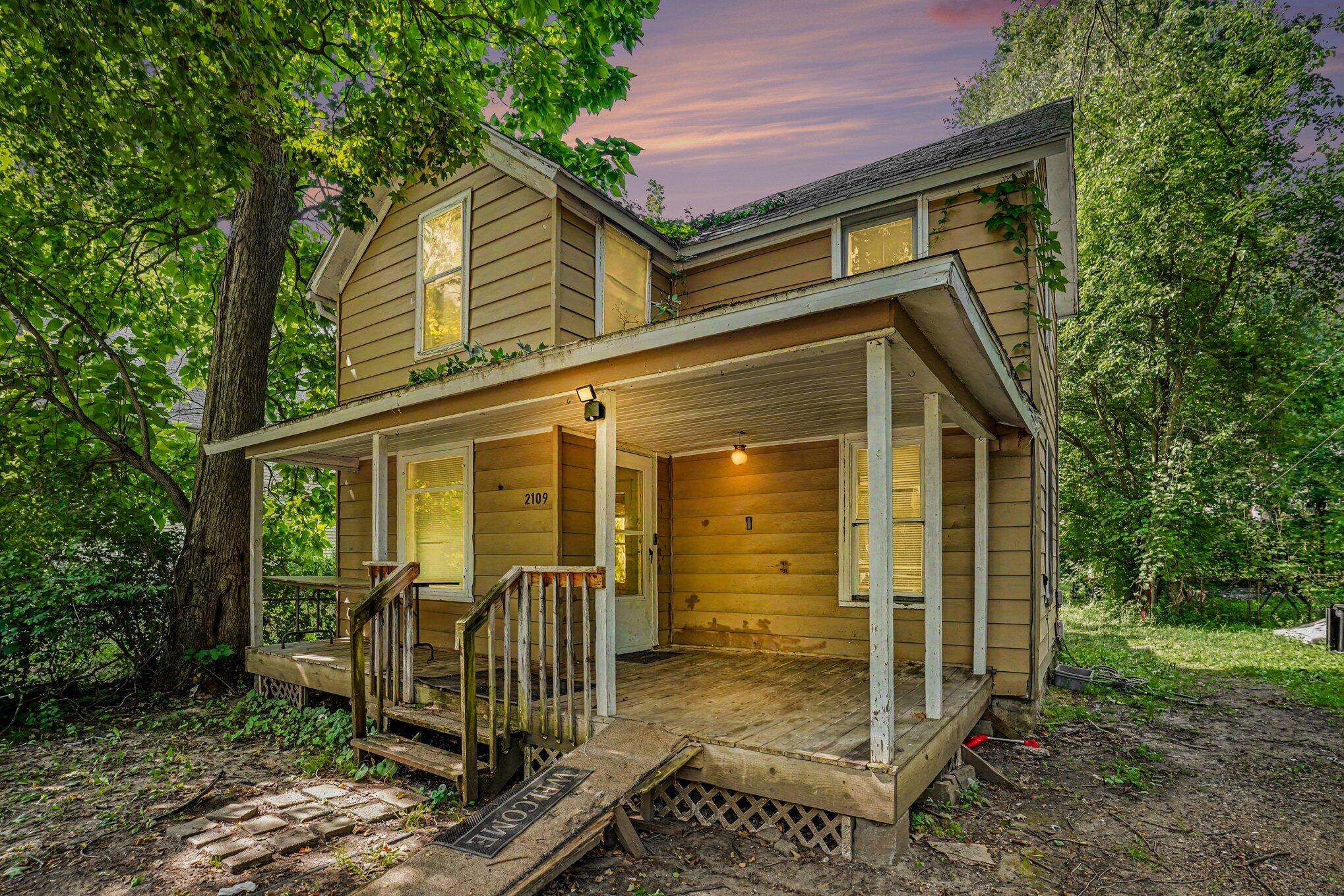2109 Briar Place Property Photo 1