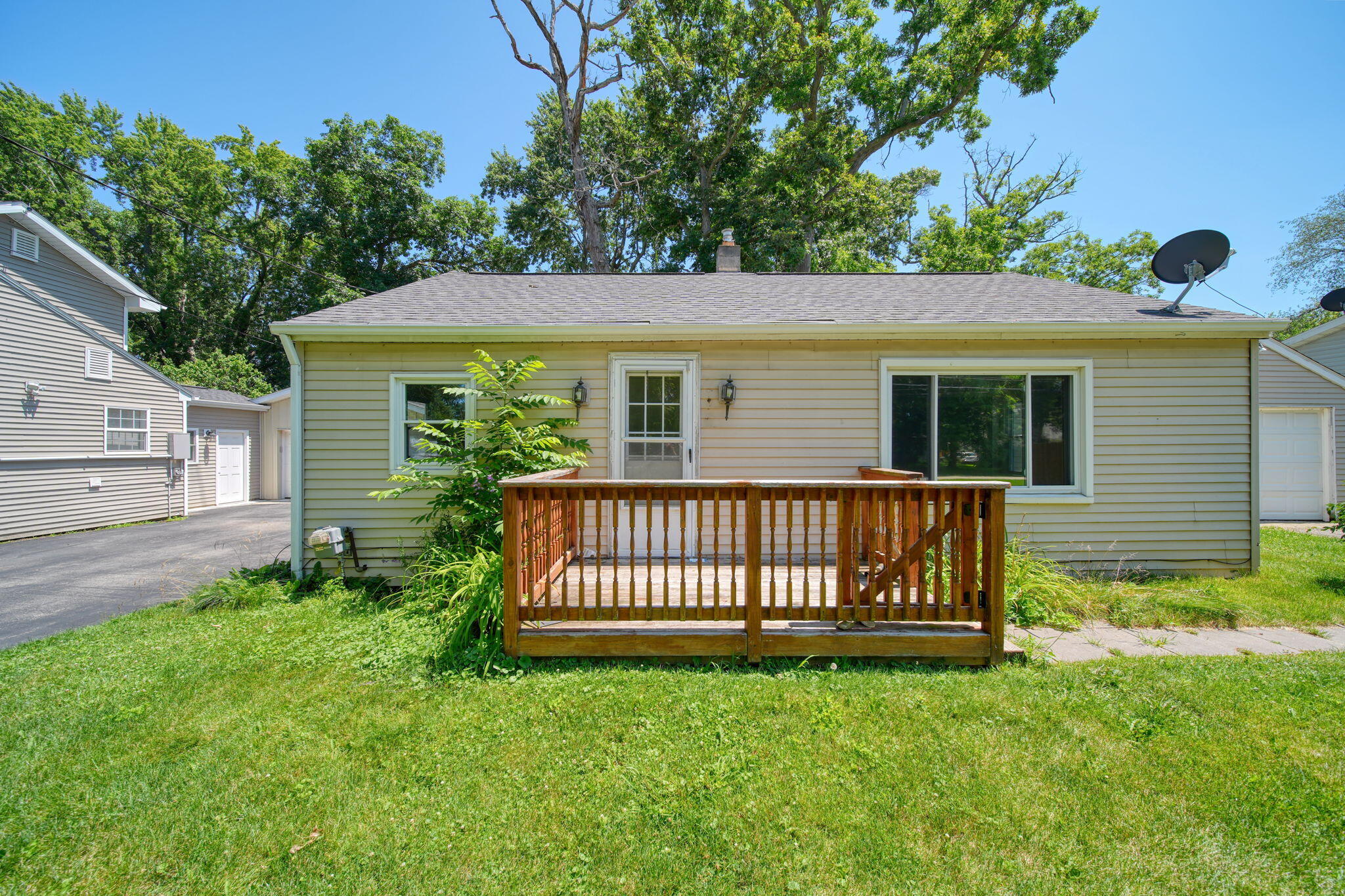 315 Kenneth Street Property Photo 5