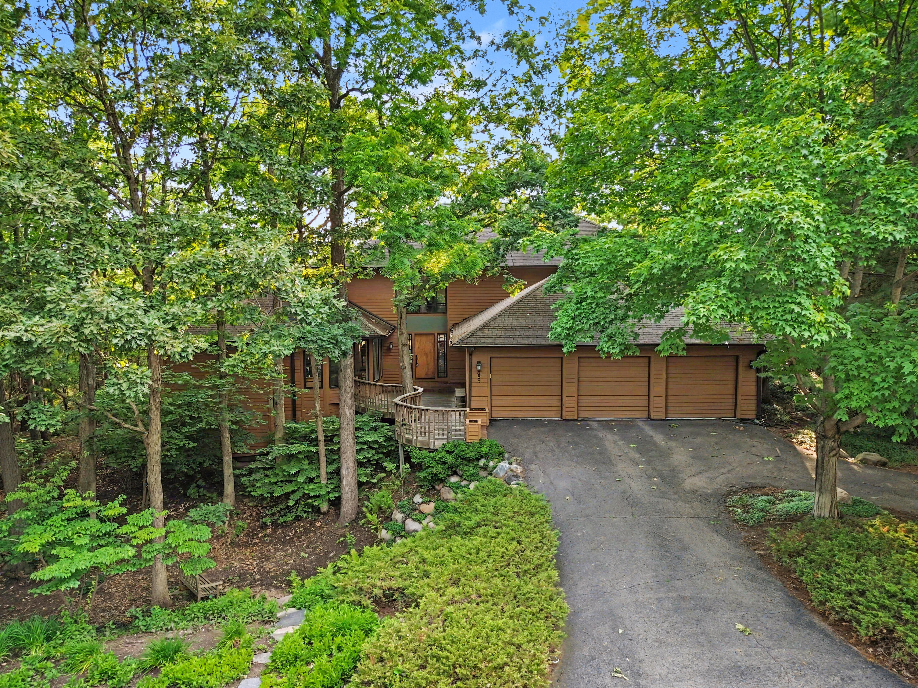 685 Green Road Property Photo 1