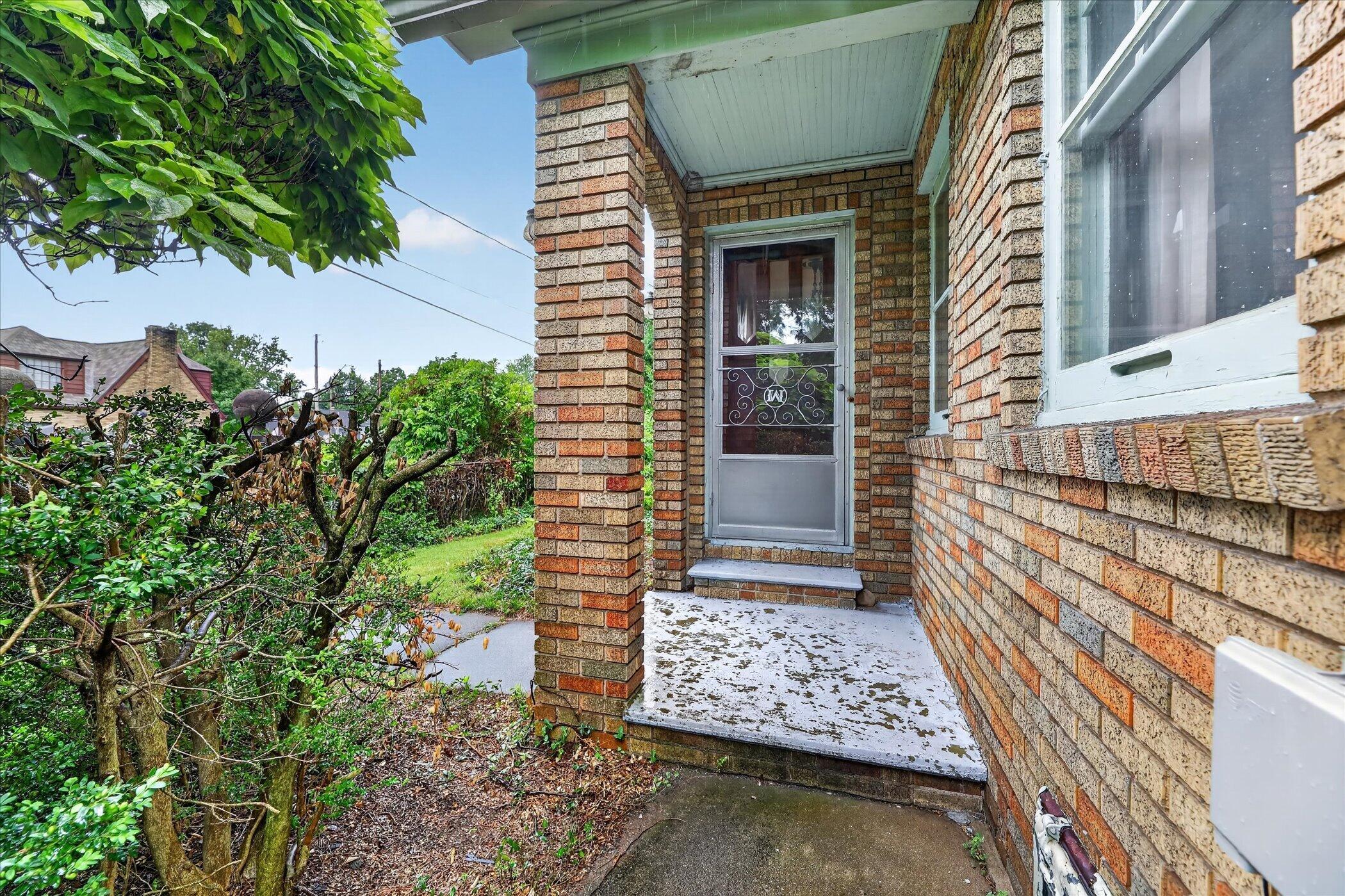 1124 Ashley Drive Property Photo 3