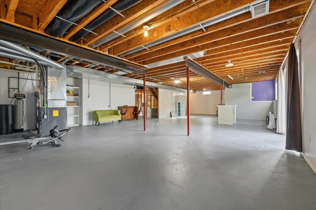 330 Baker Street Property Photo 20