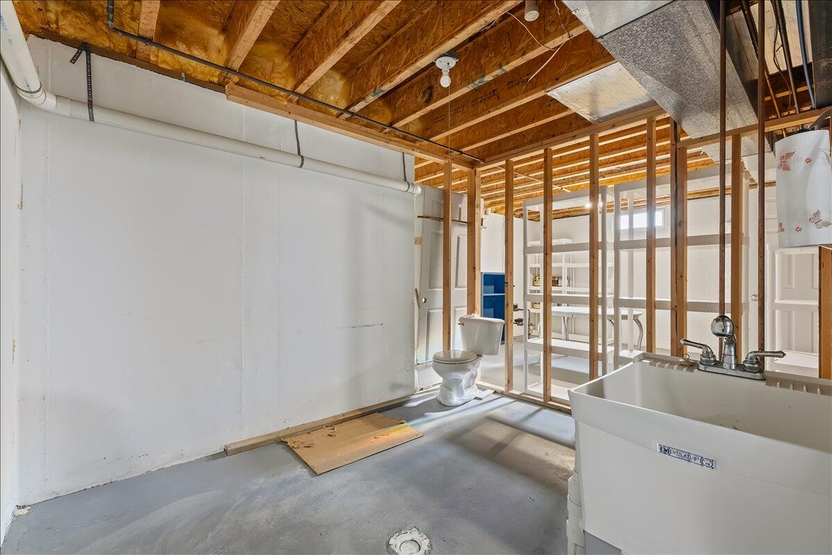 330 Baker Street Property Photo 23