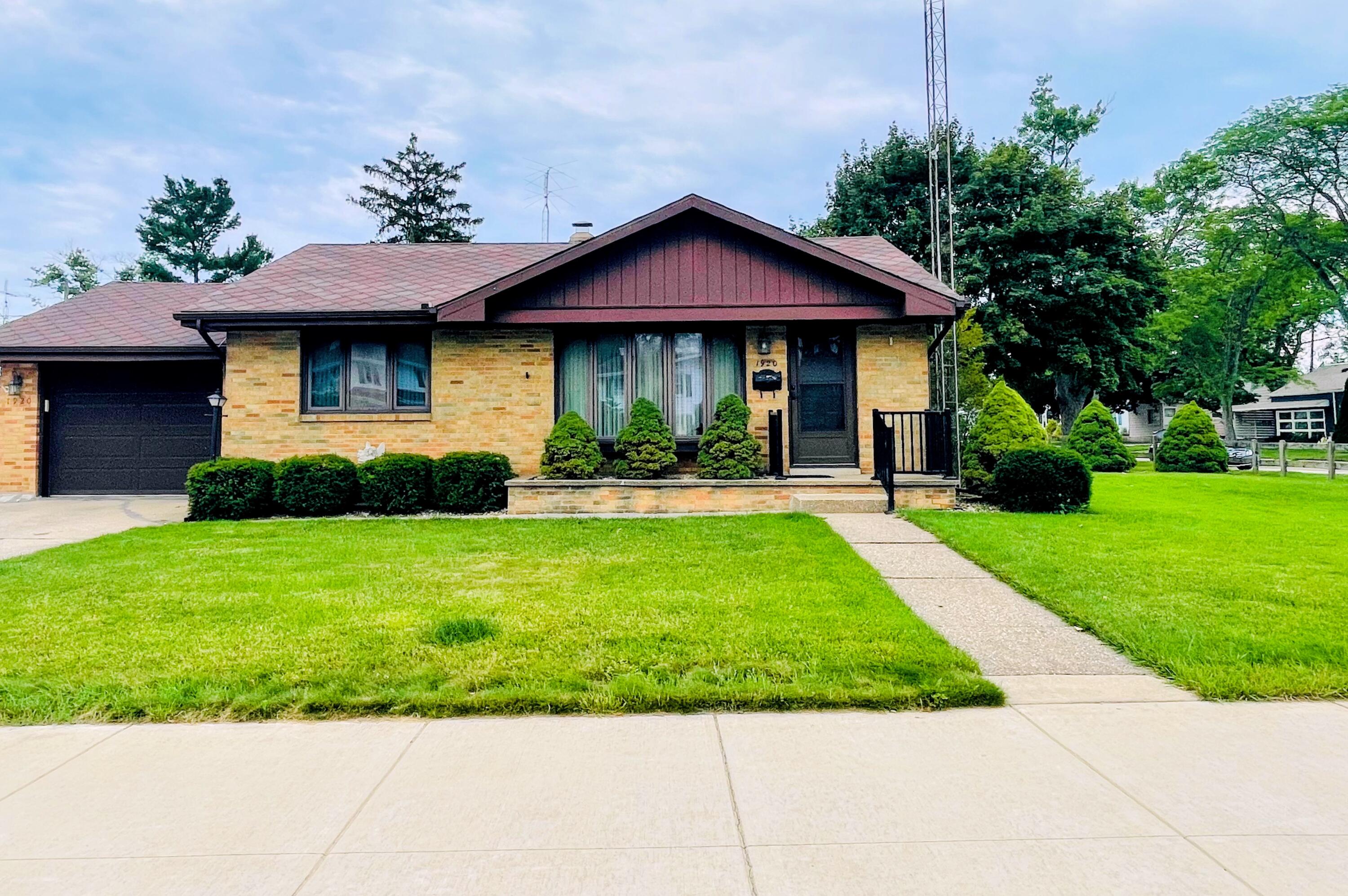 1920 Langley Avenue Property Photo 1